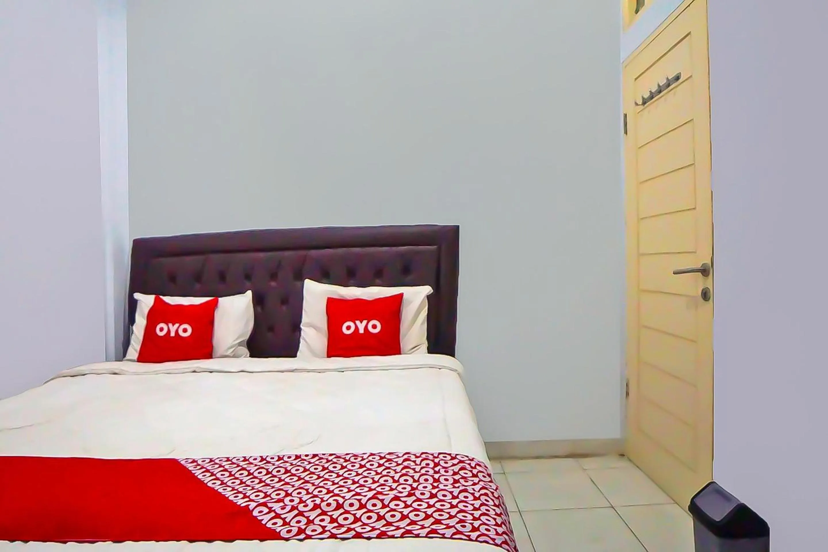 Bedroom in OYO 92463 Deli Hotel Medan