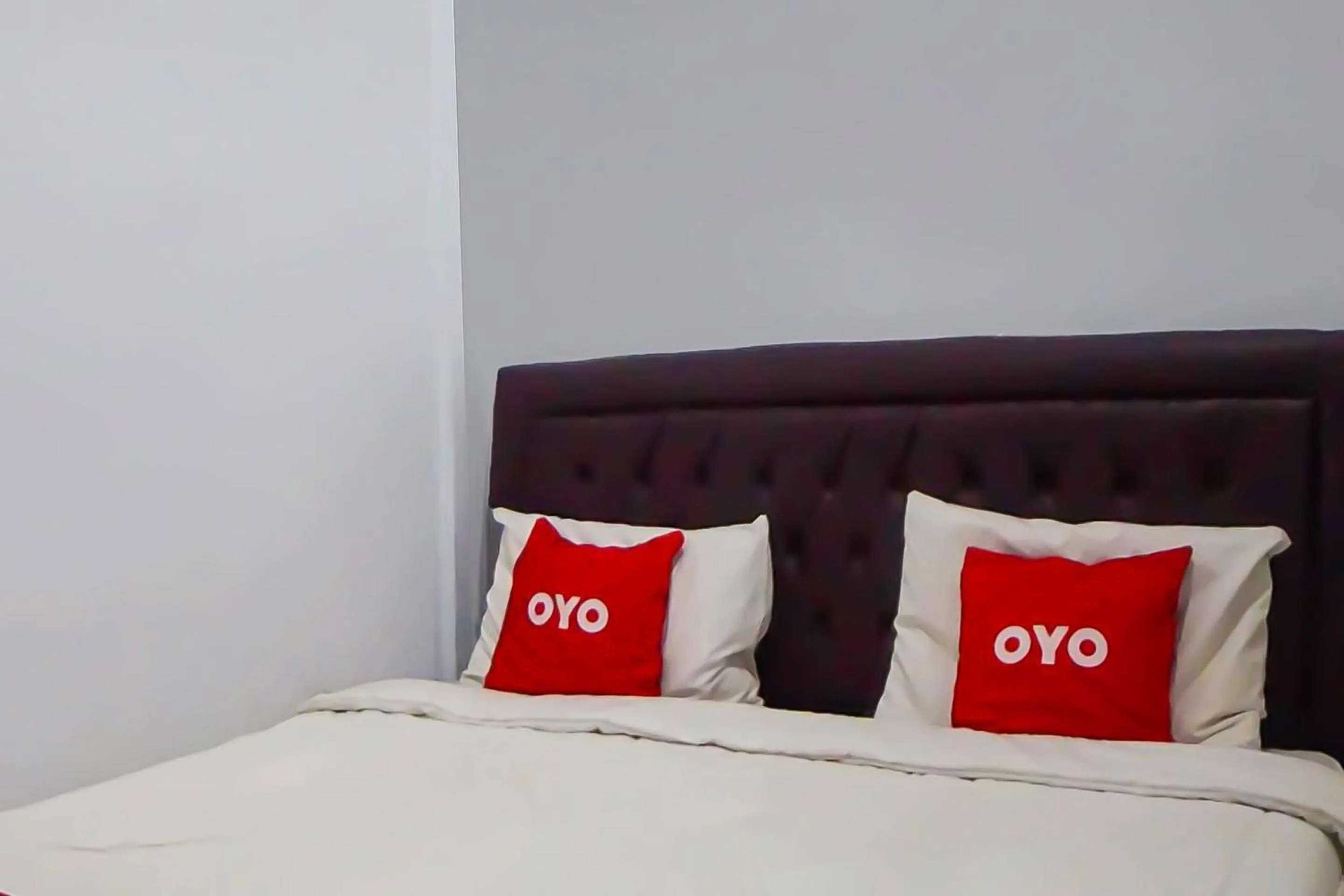 Bedroom in OYO 92463 Deli Hotel Medan