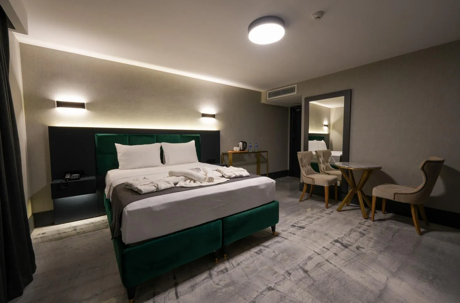 Bedroom, Bed in Hotel Kurucesme Business