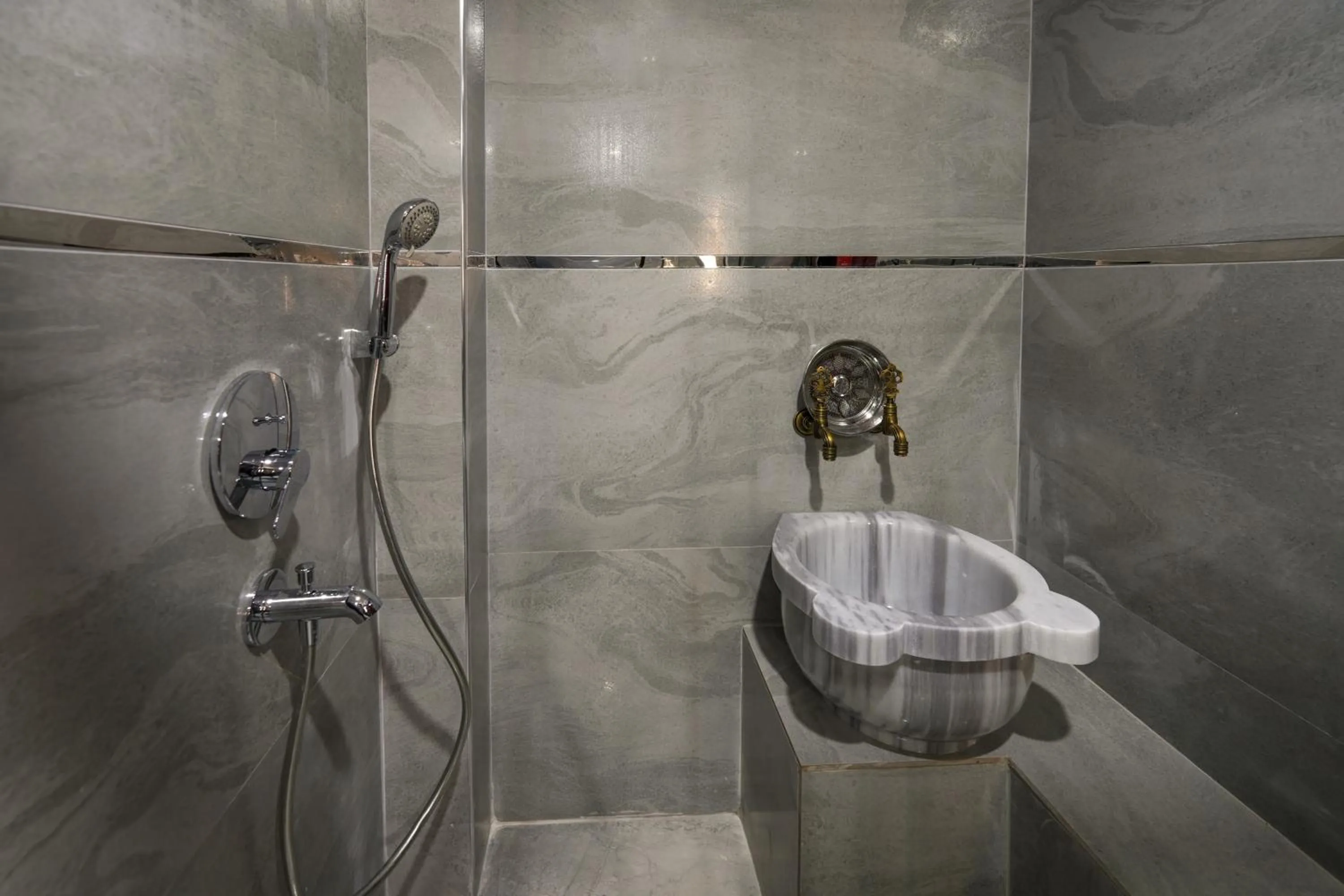 Bathroom in Hotel Kurucesme Business