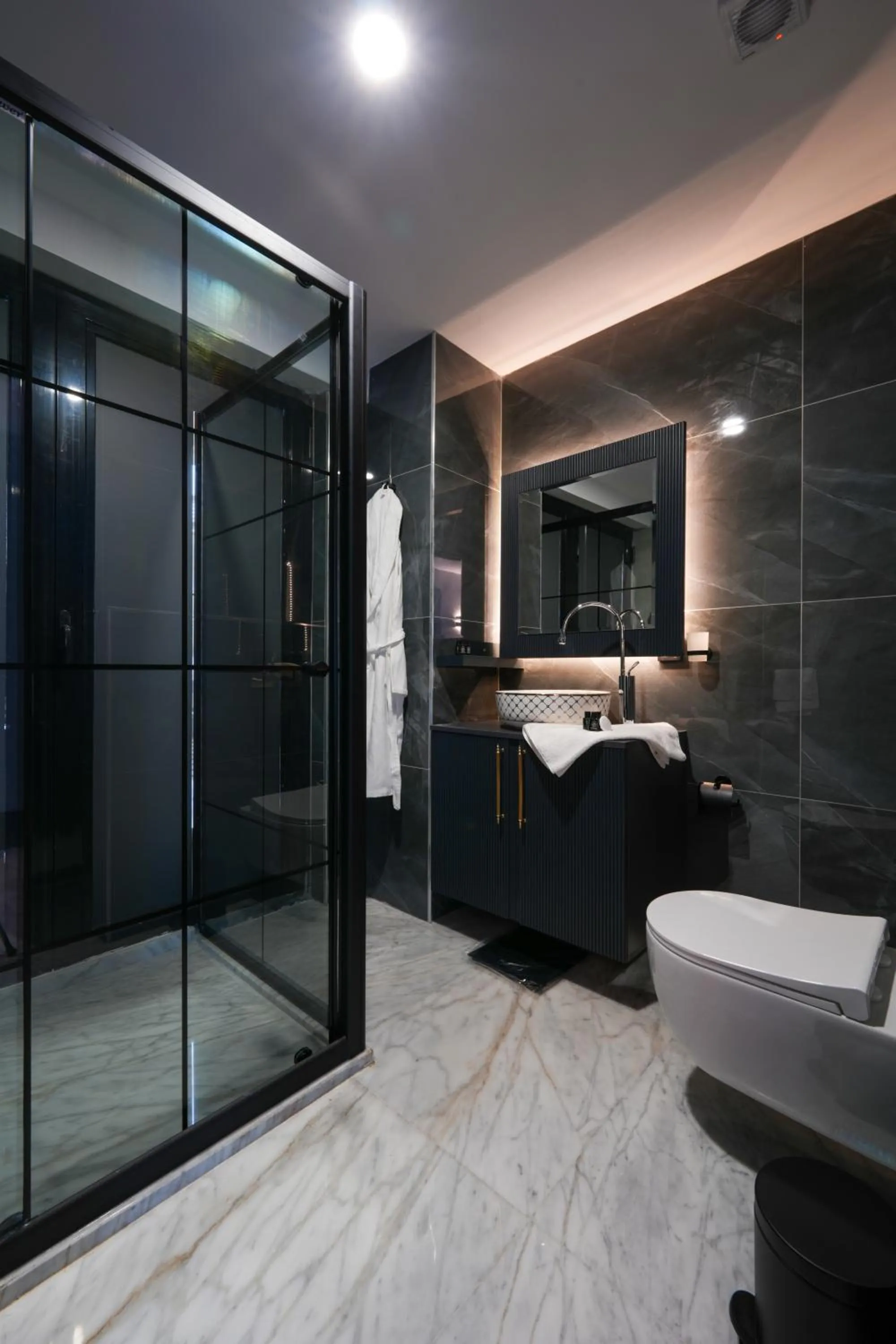 Bathroom in Hotel Kurucesme Business