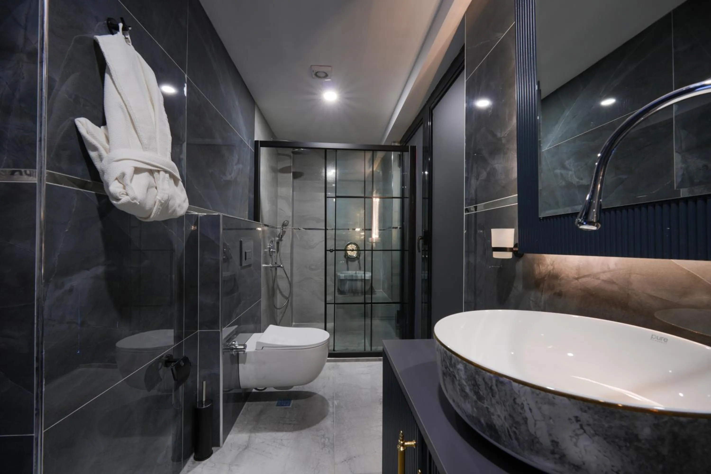 Bathroom in Hotel Kurucesme Business