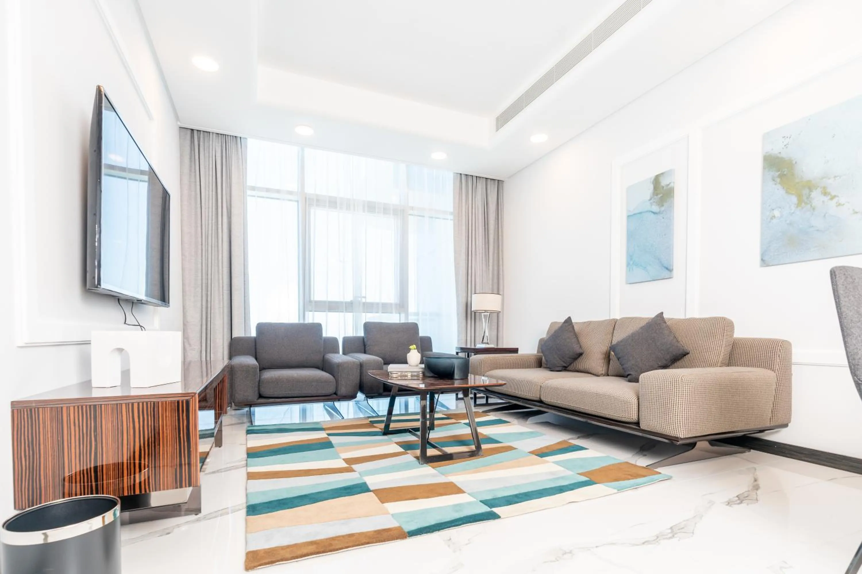 Living room in S Plaza Suites Hotel