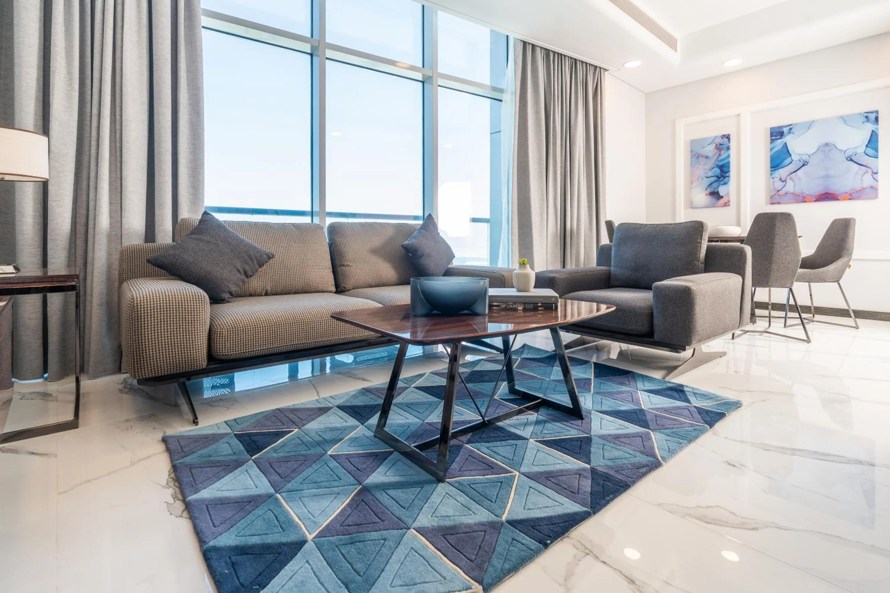 Seating area in S Plaza Suites Hotel