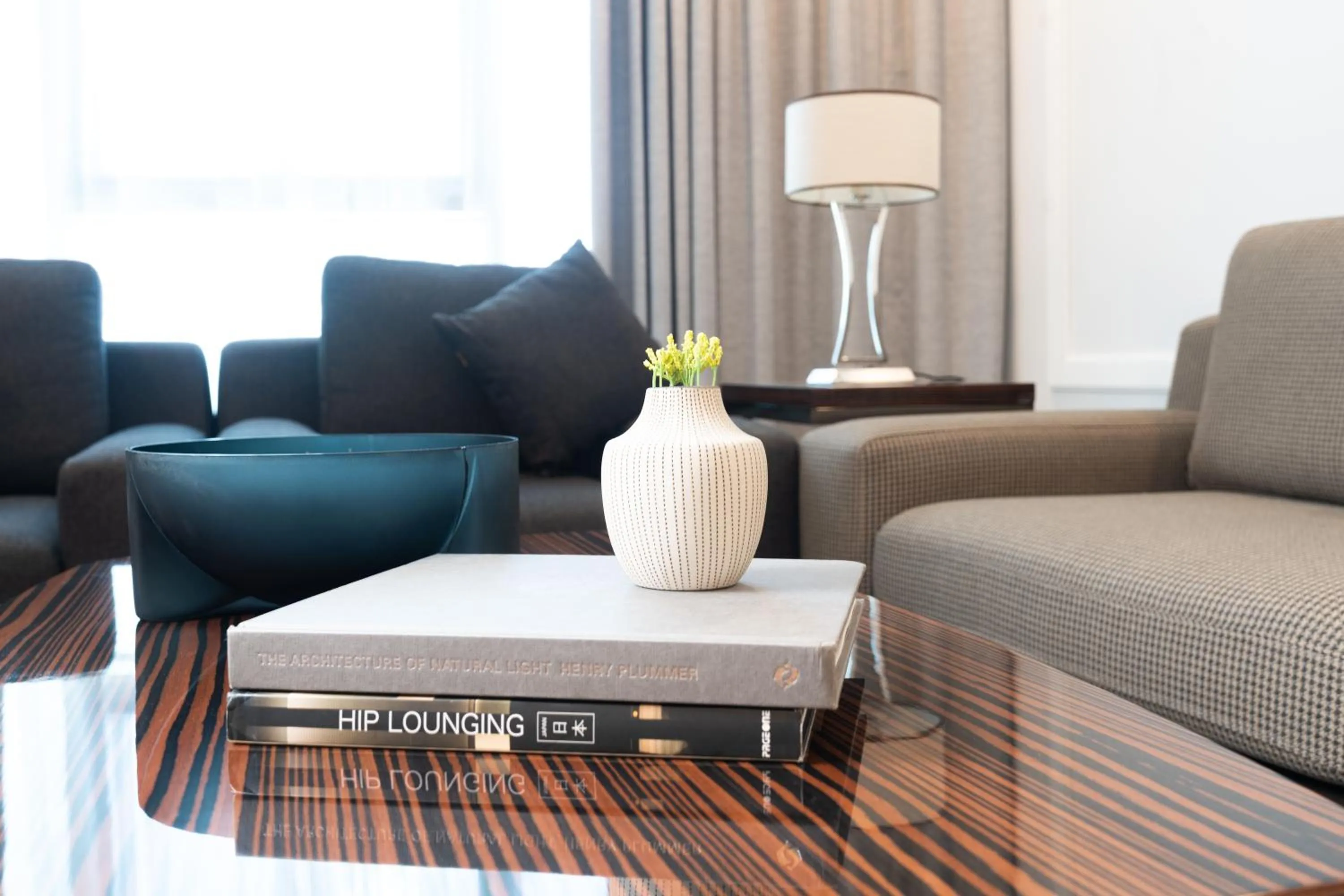 Living room in S Plaza Suites Hotel