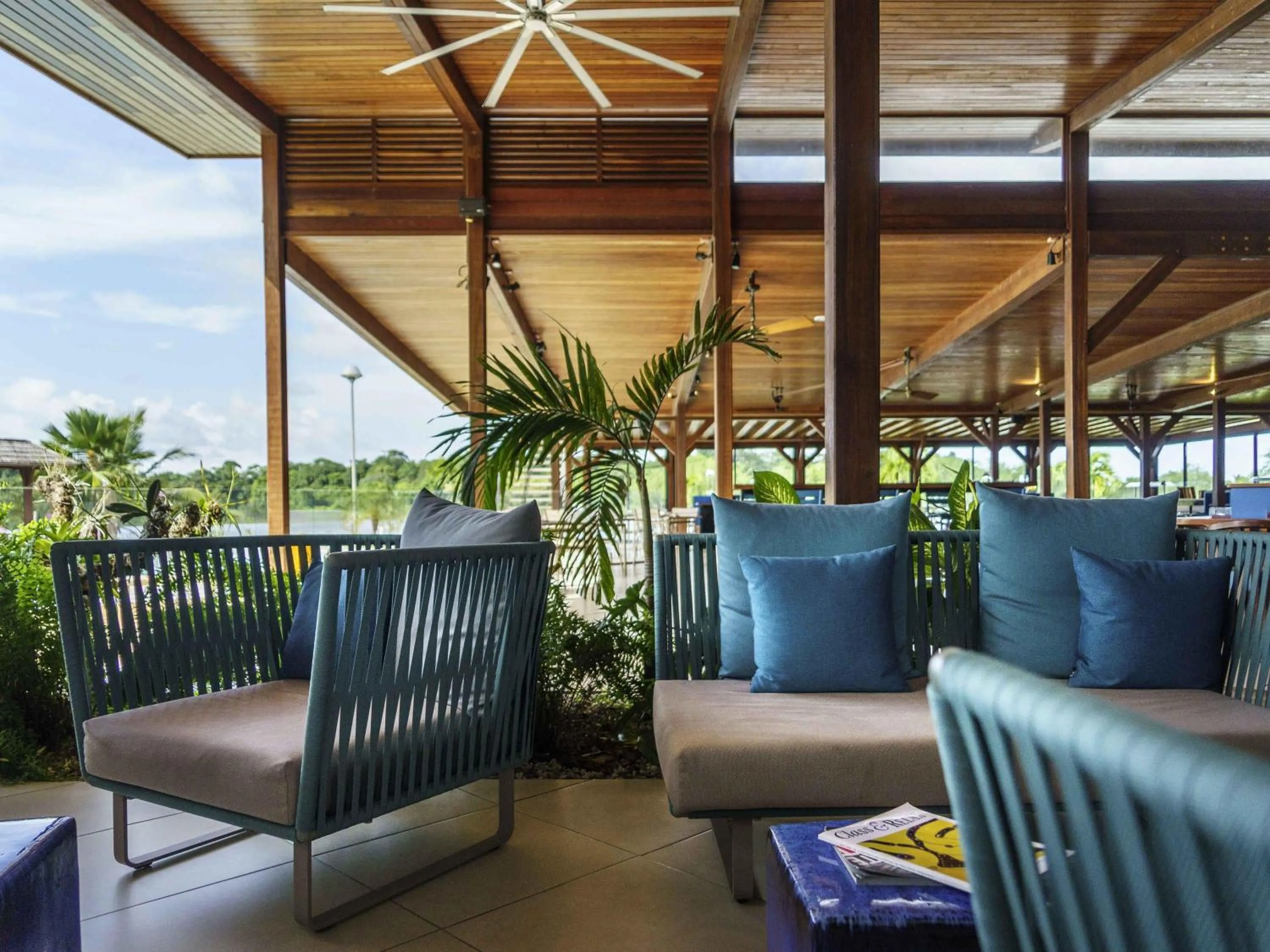 Lounge or bar in Hotel Mercure Kourou Ariatel