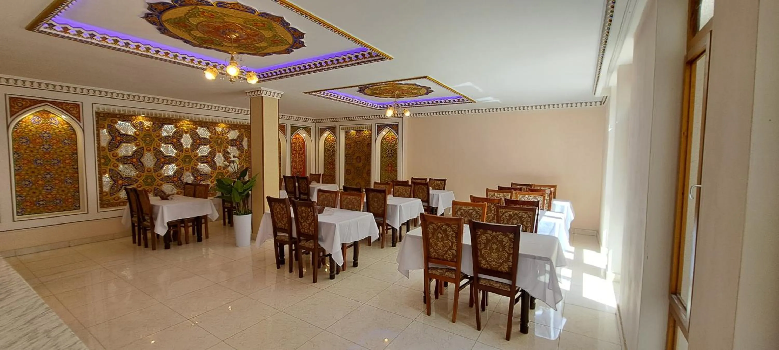 Restaurant/places to eat in Hotel Ansi Boutique W&S terrace