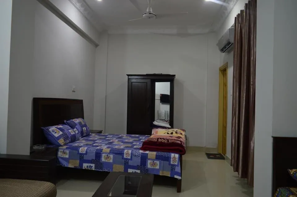 Bed in Hotel Crown City