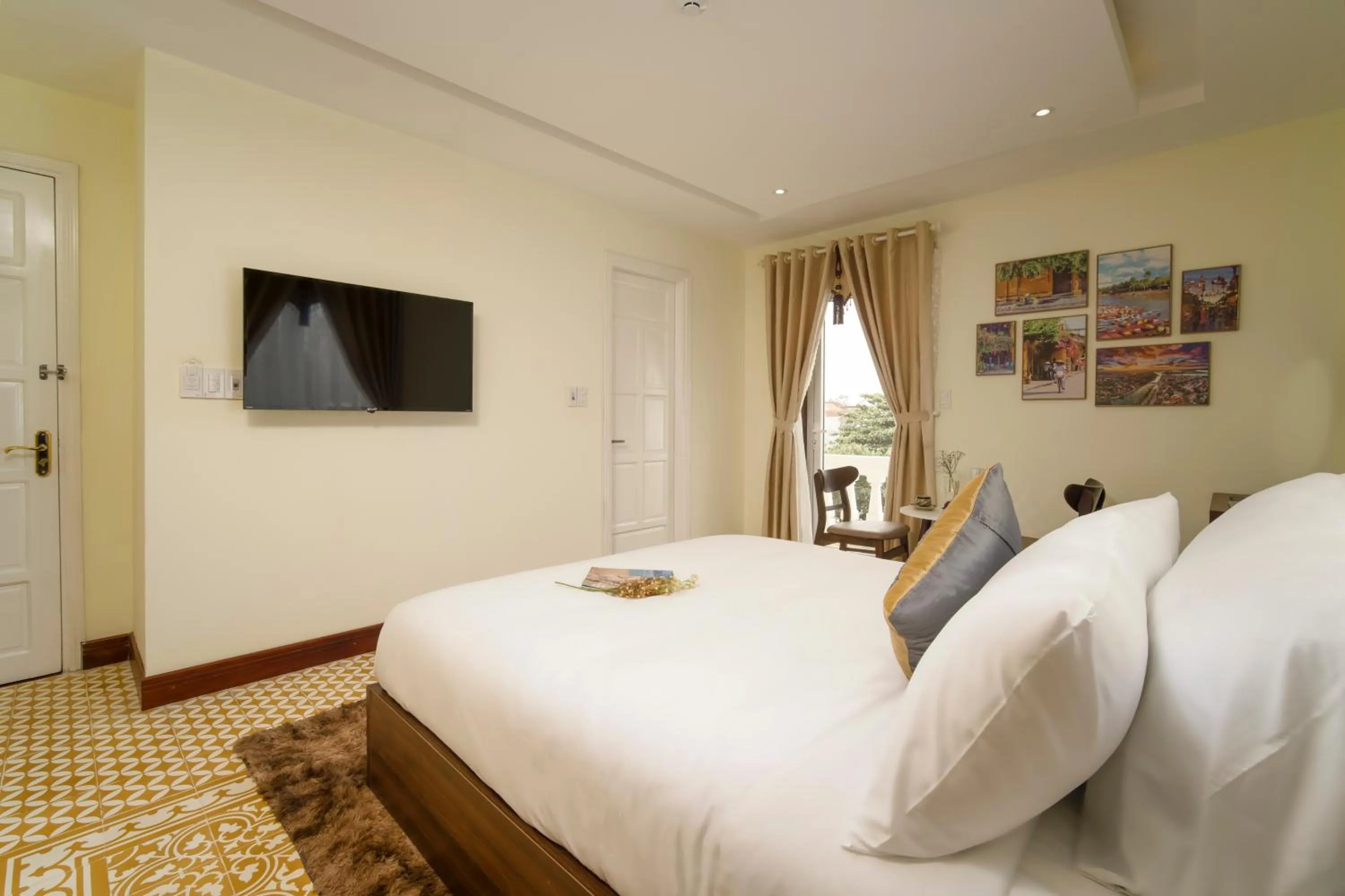 Communal lounge/ TV room, Bed in Hawal Boutique Villa Hoi An