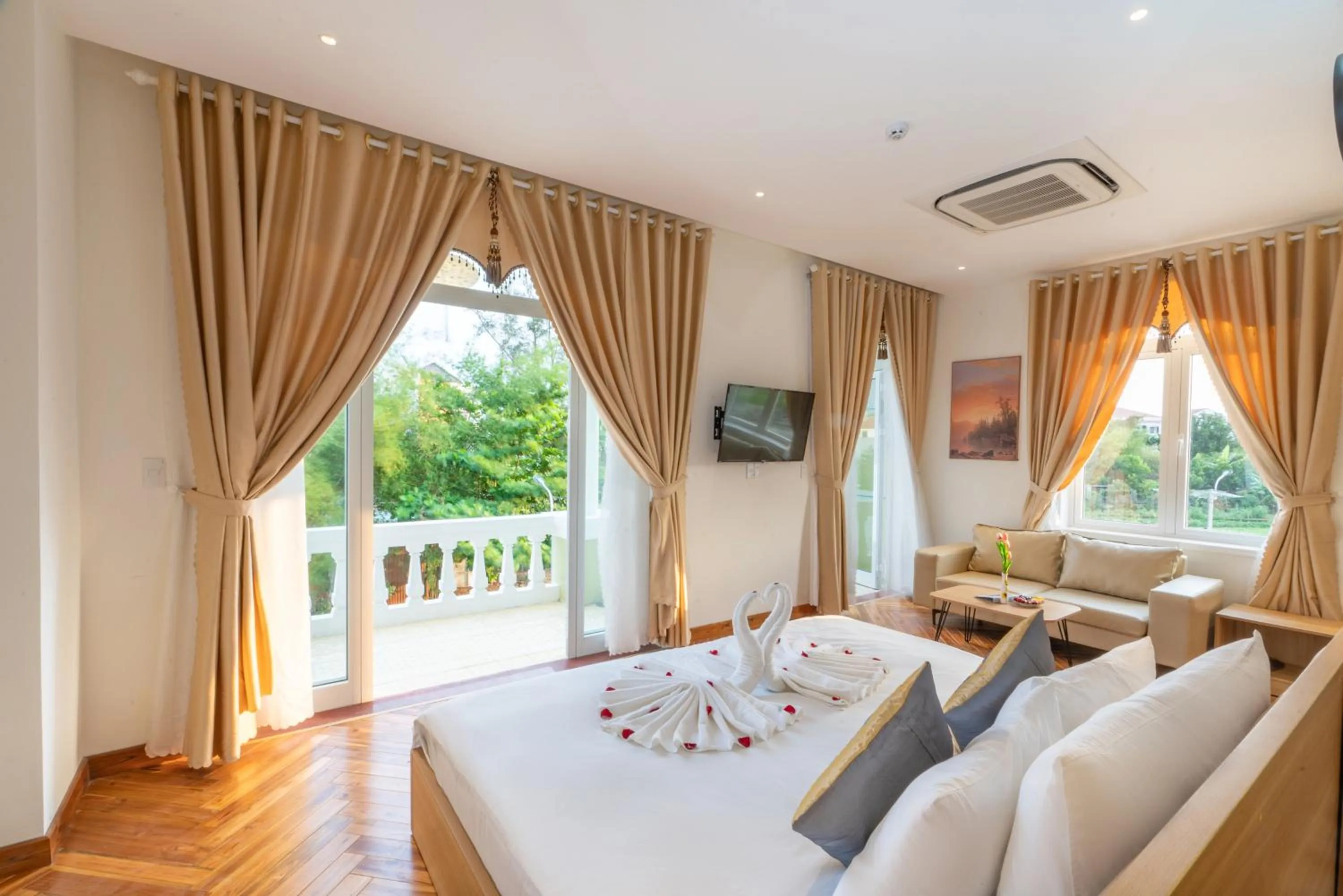 Bed in Hawal Boutique Villa Hoi An