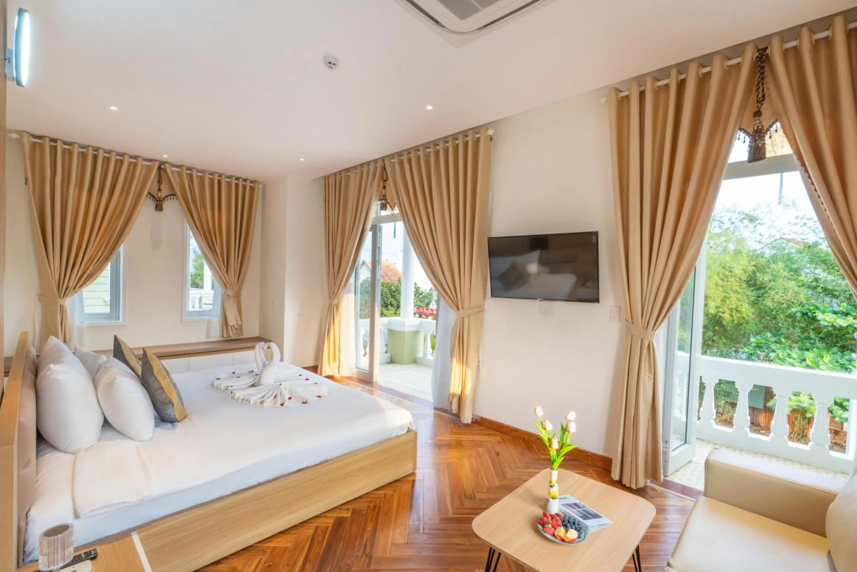 Bed in Hawal Boutique Villa Hoi An