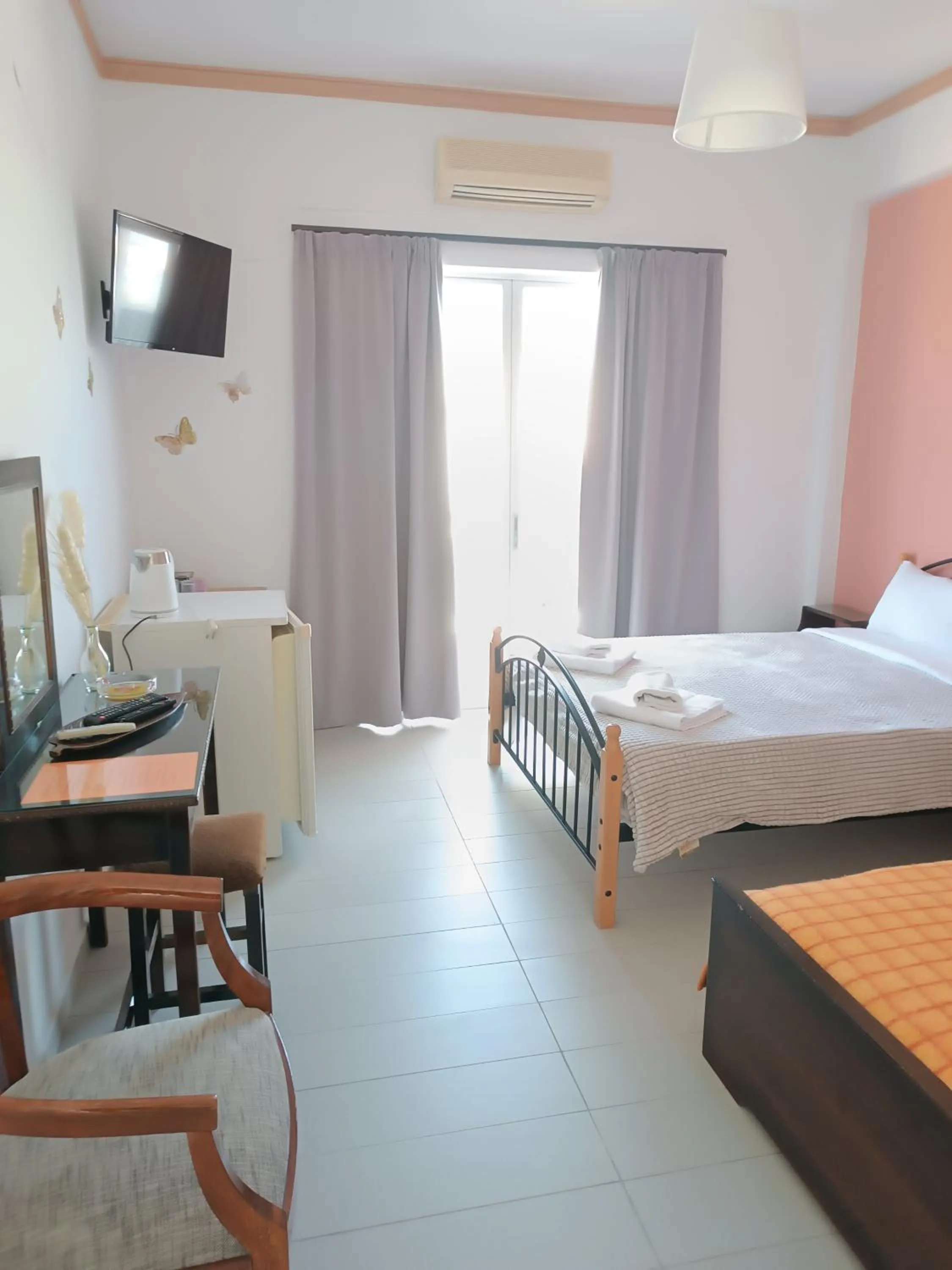 Photo of the whole room, Bed in GOLDEN BEACH