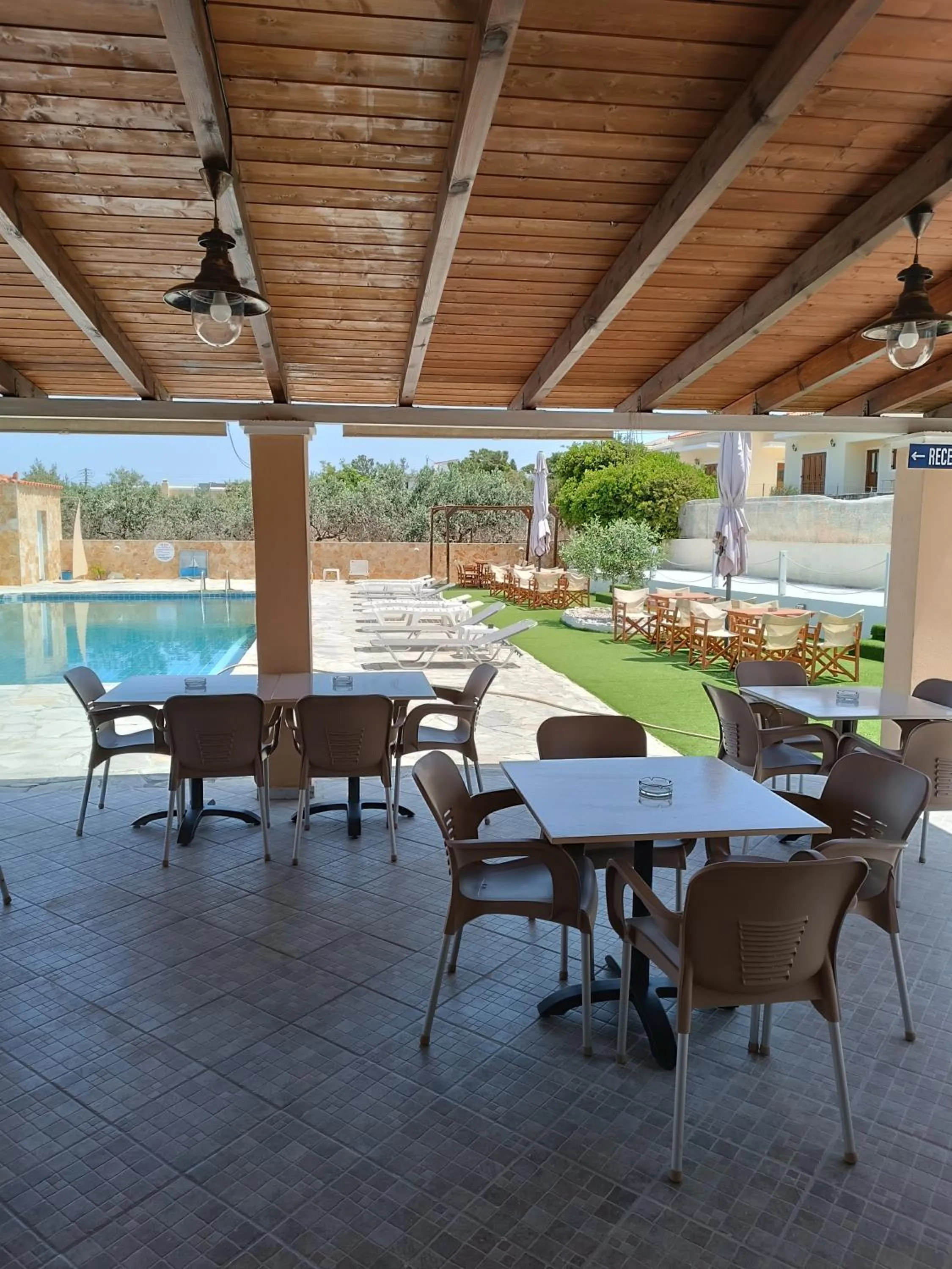 Restaurant/places to eat in GOLDEN BEACH