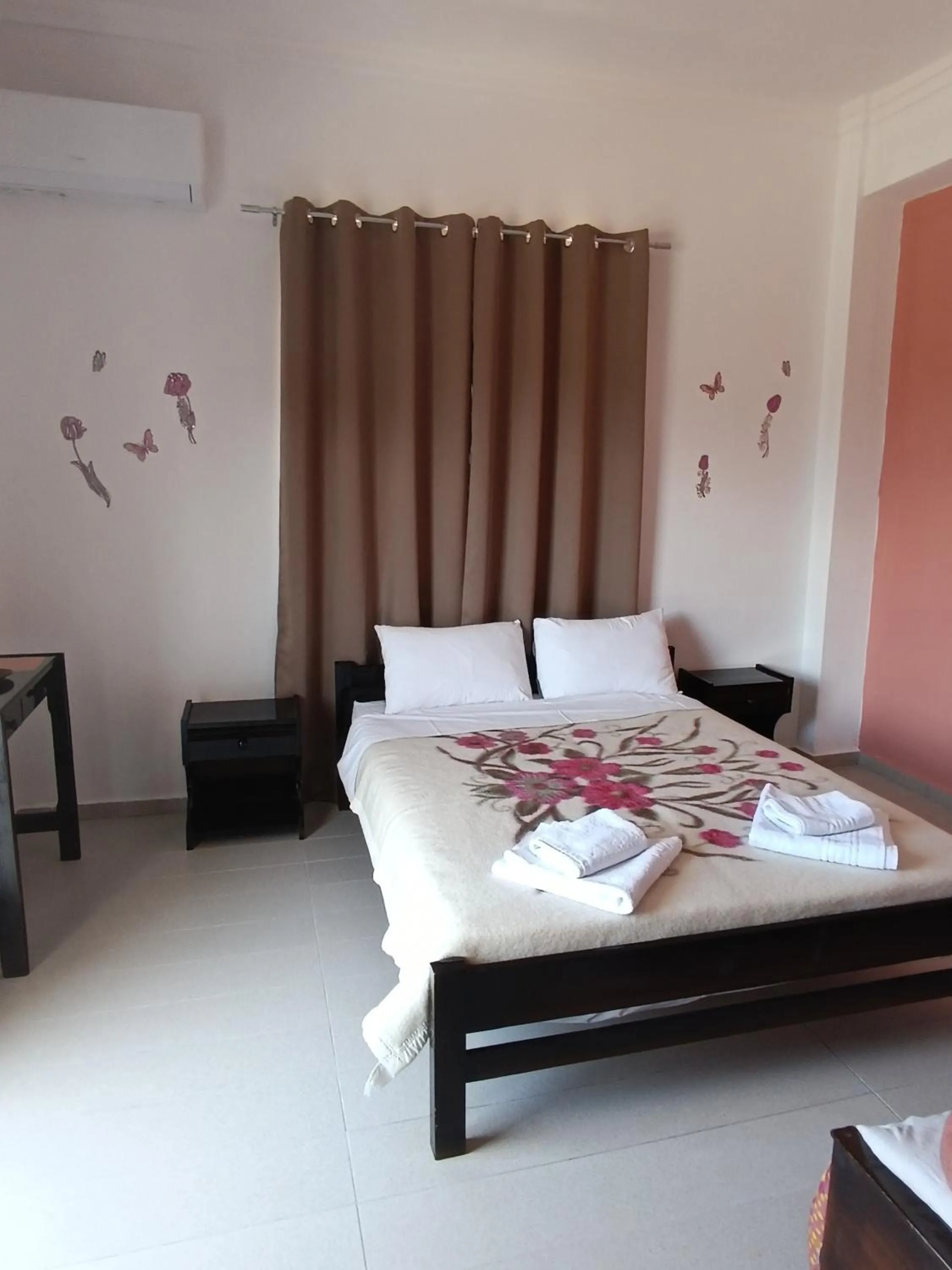 Photo of the whole room, Bed in GOLDEN BEACH