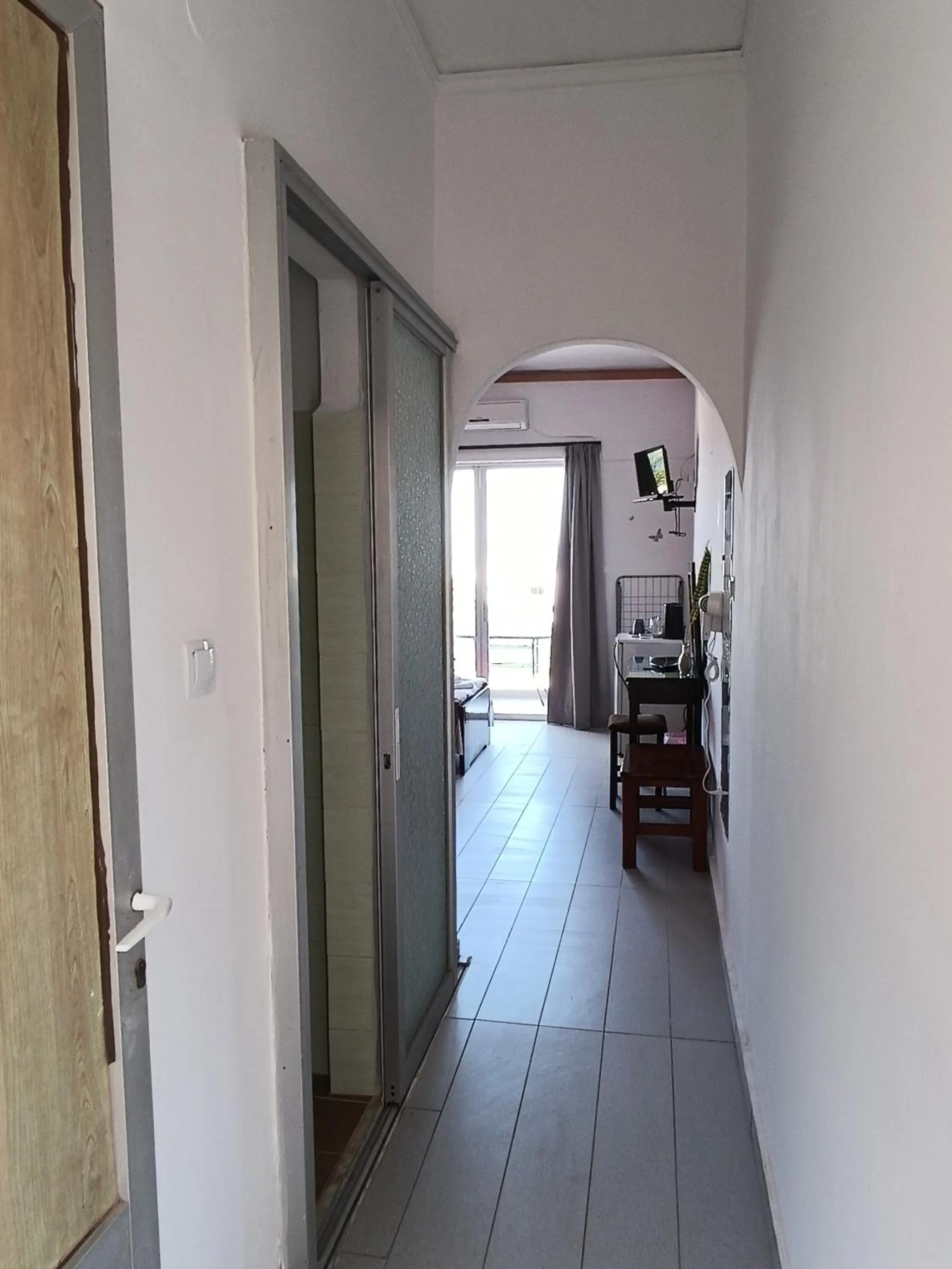 Photo of the whole room in GOLDEN BEACH