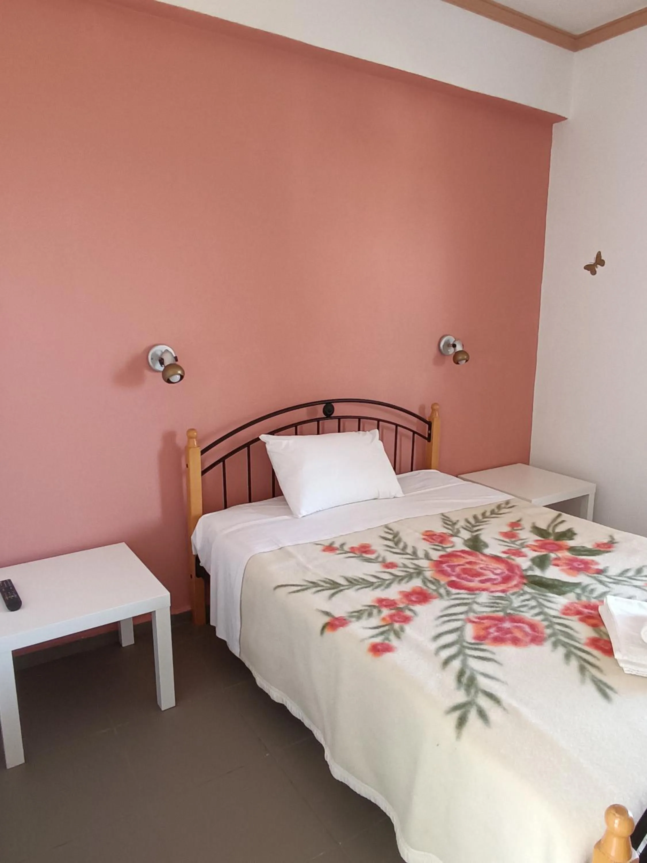 Photo of the whole room, Bed in GOLDEN BEACH