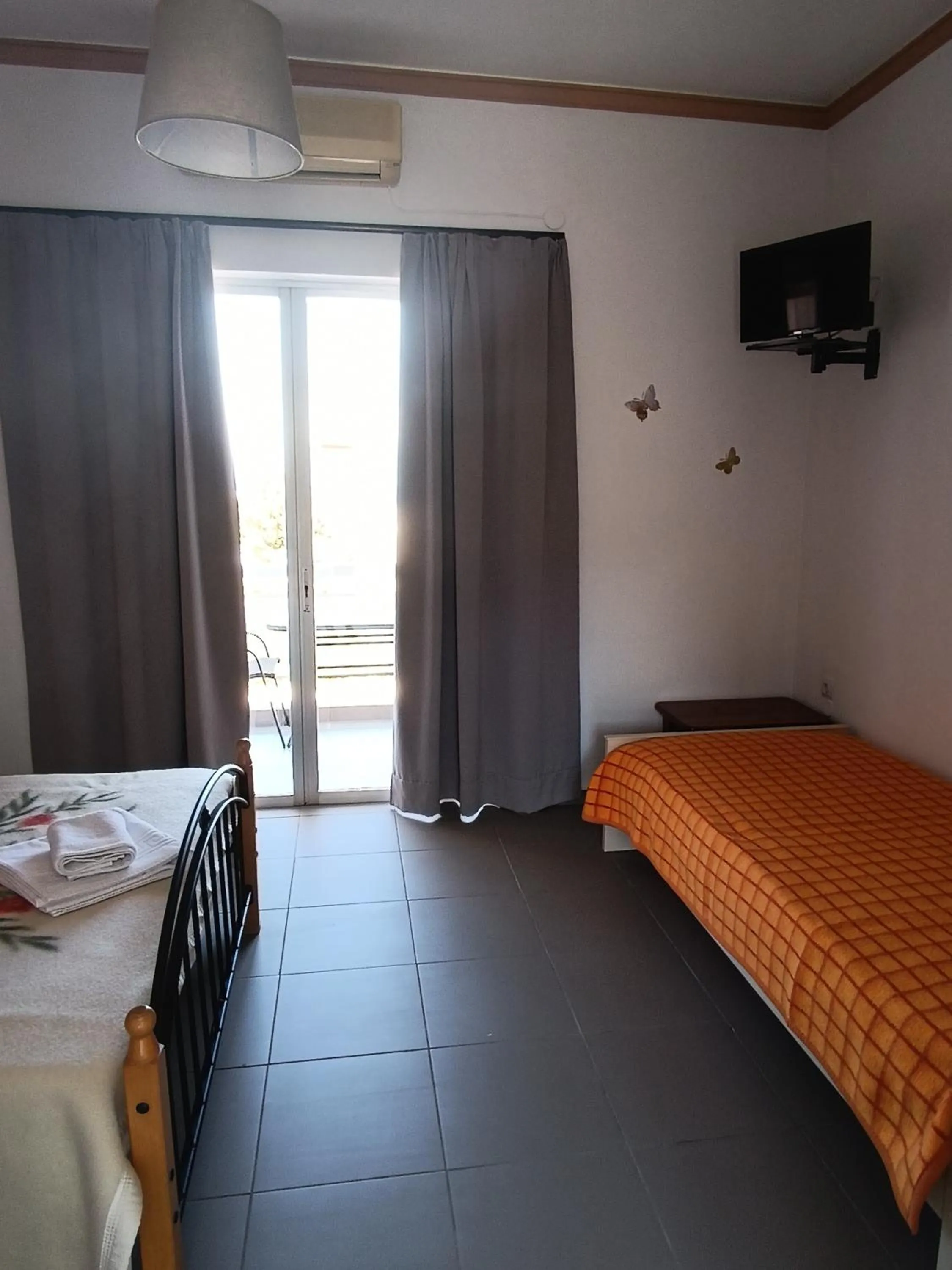Photo of the whole room, Bed in GOLDEN BEACH