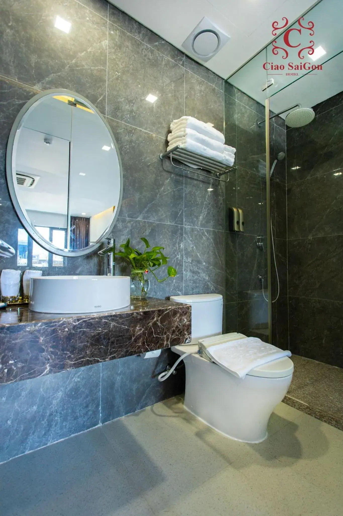 Deluxe Triple Room in Ciao Saigon 2 Hotel Deluxe Triple Room in Ciao Saigon 2 Hotel