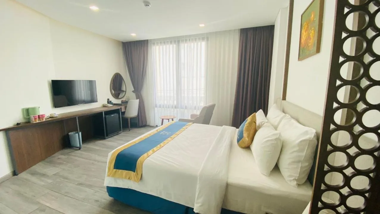 Photo of the whole room, Bed in Ciao Saigon 2 Hotel