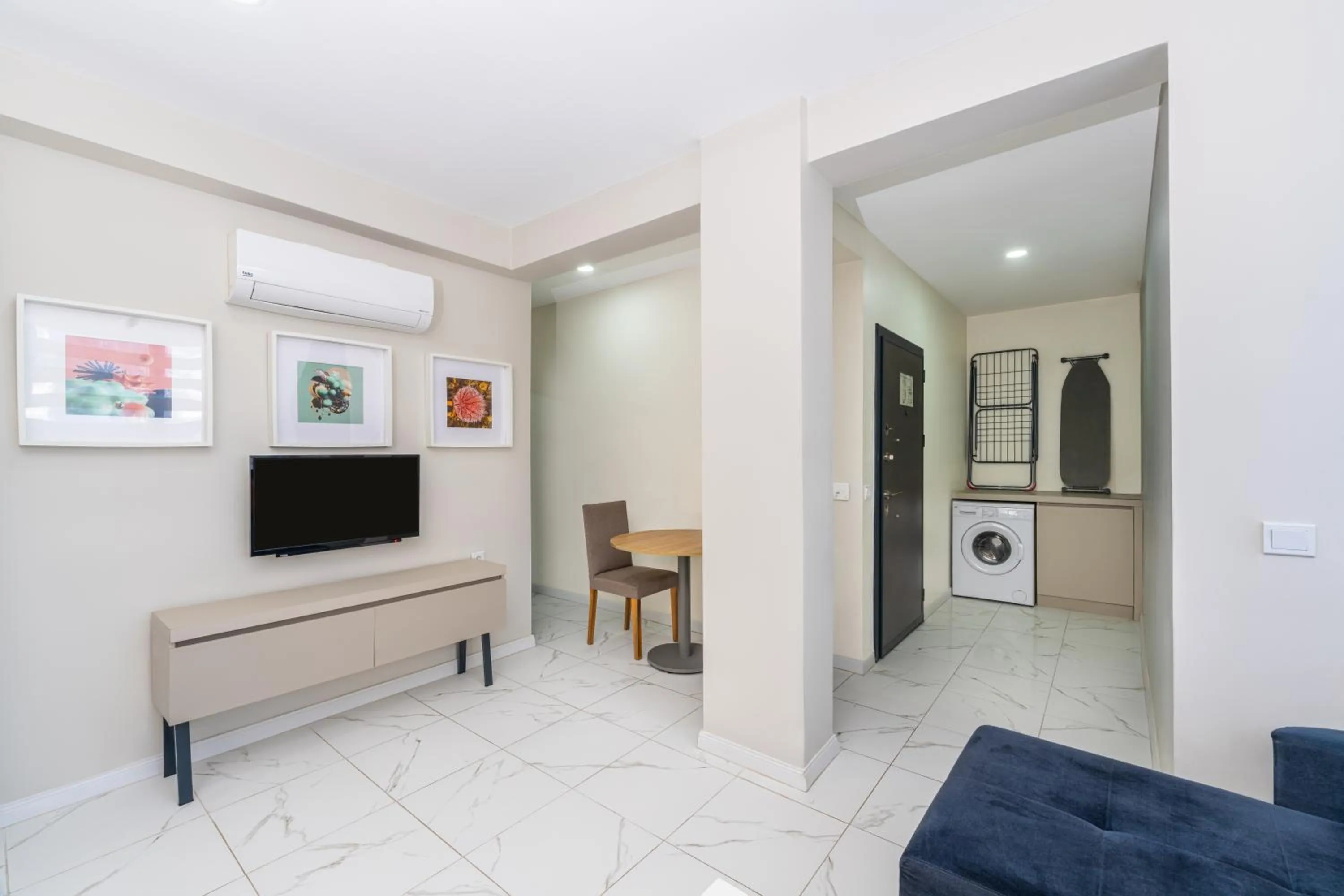 Communal lounge/ TV room in Echinus Lara Hotel