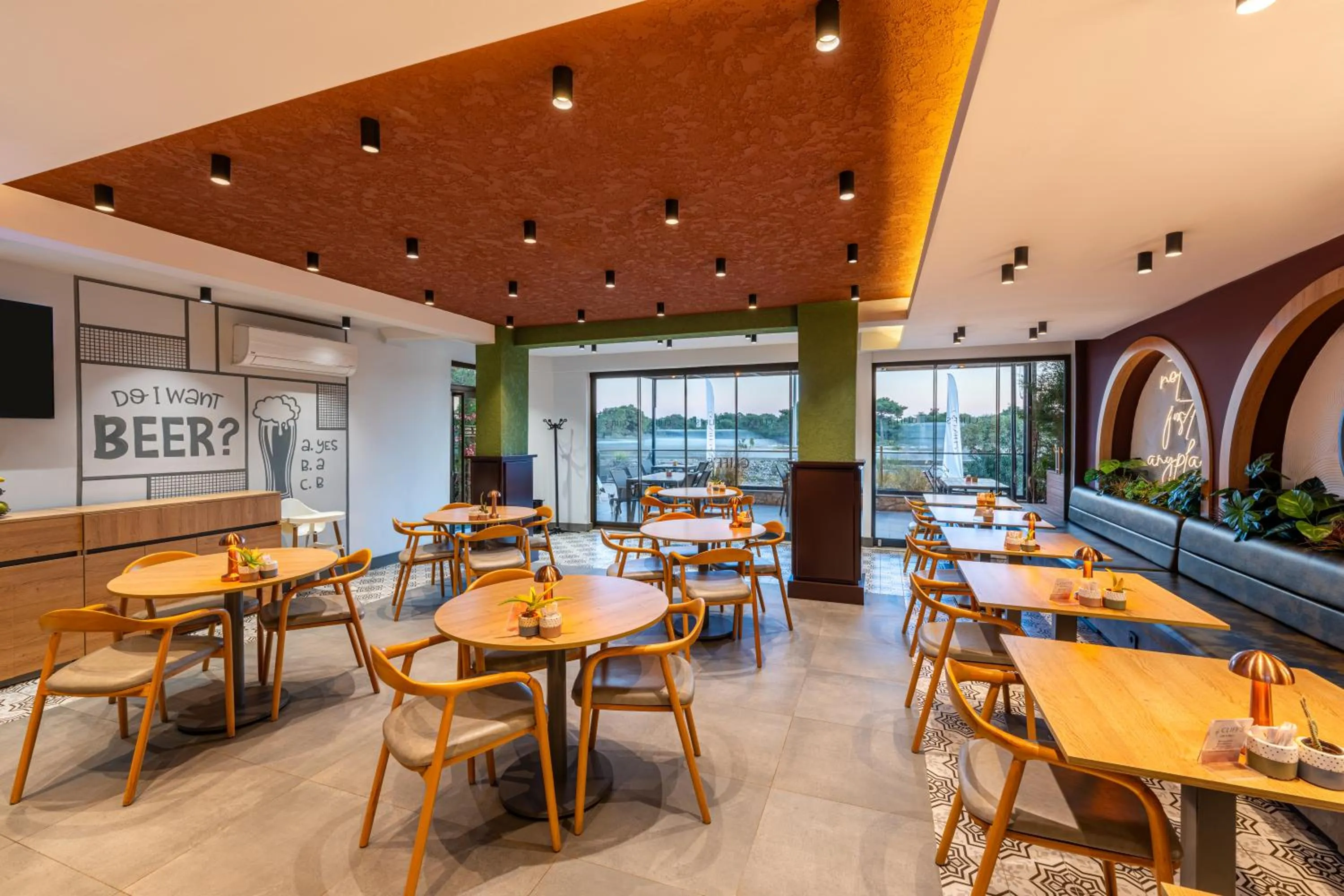 Restaurant/places to eat in Echinus Lara Hotel