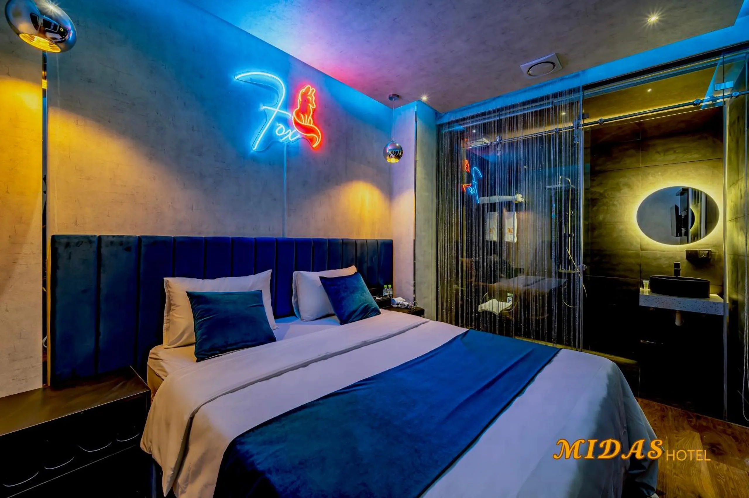 Photo of the whole room, Bed in Midas Hotel