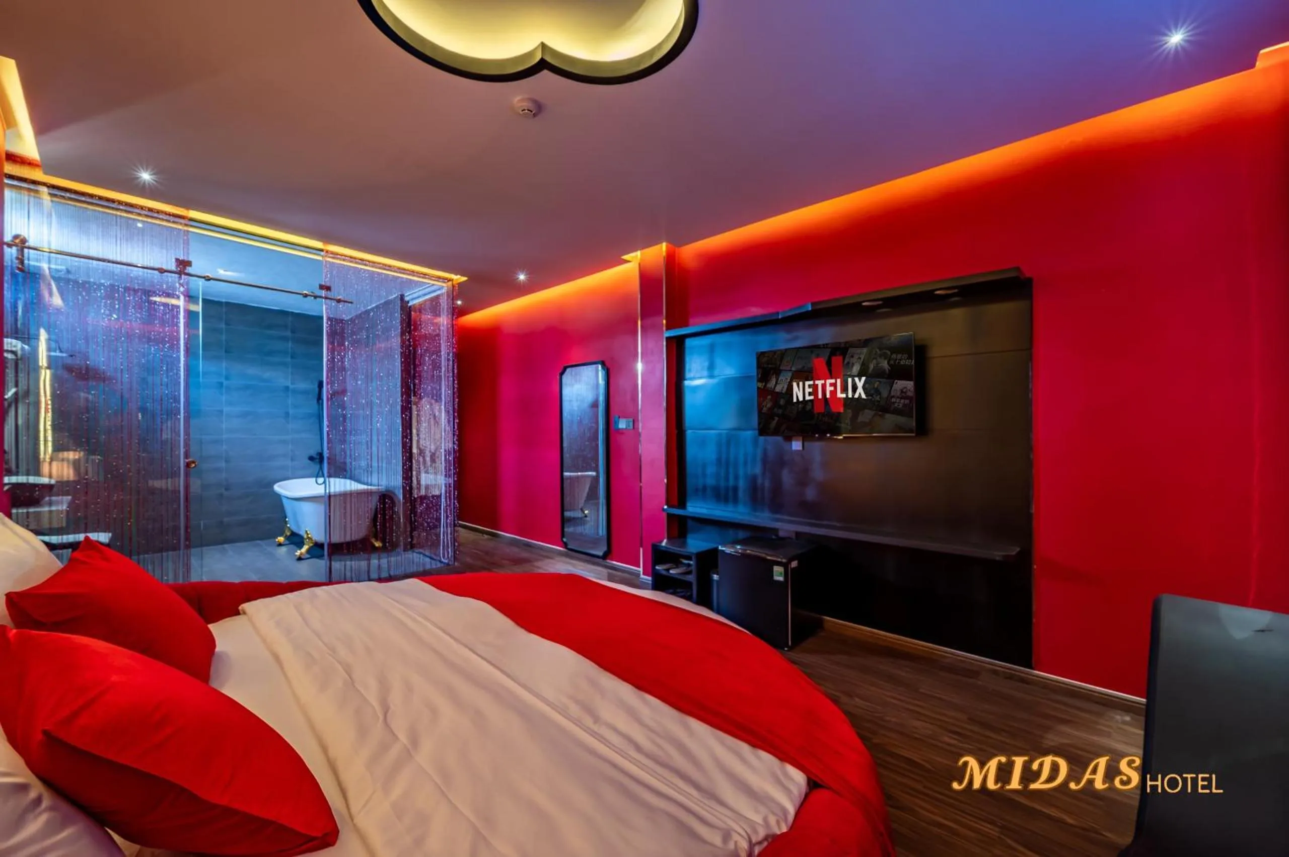 TV and multimedia, Bed in Midas Hotel