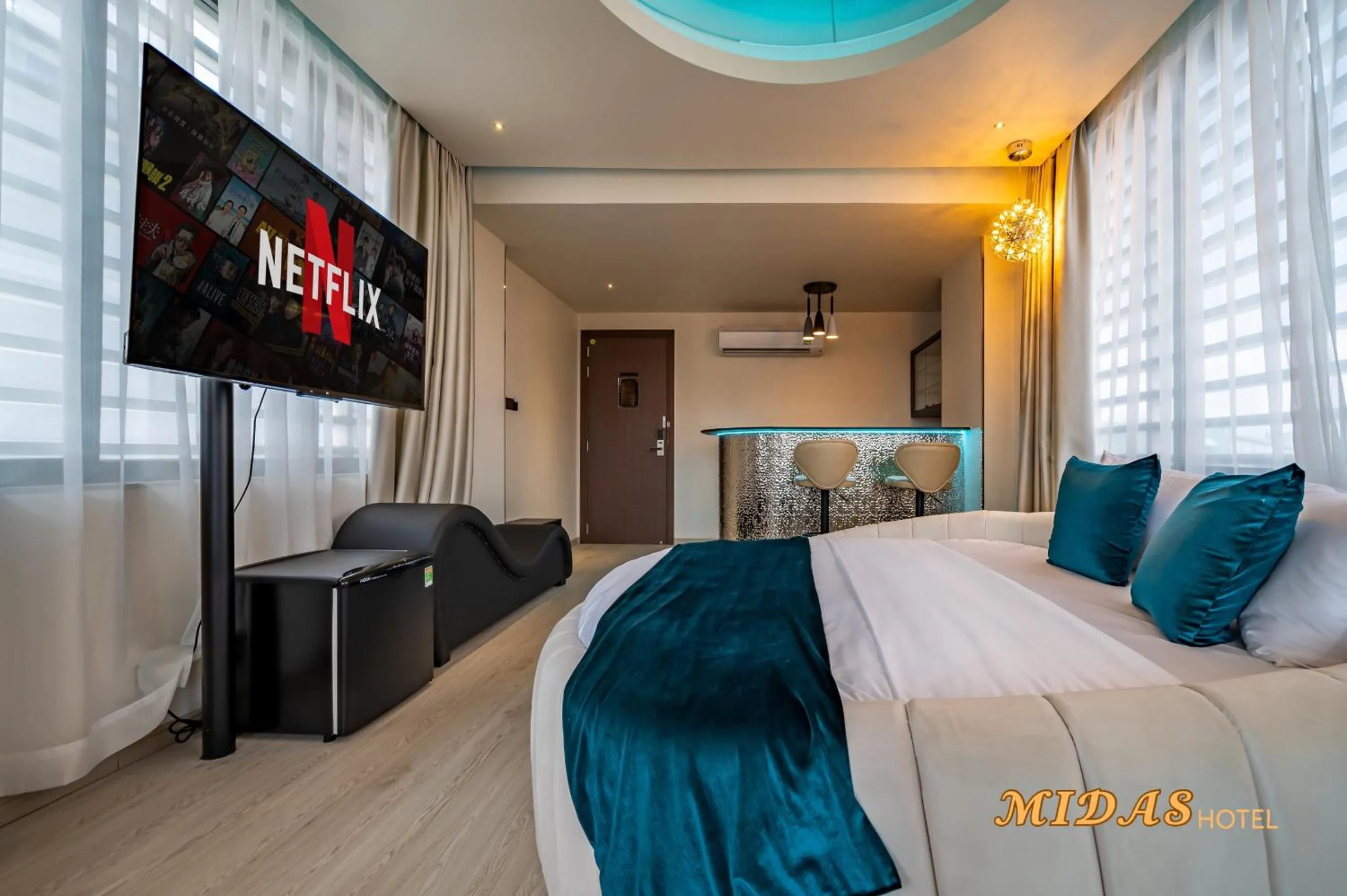 TV and multimedia, Bed in Midas Hotel