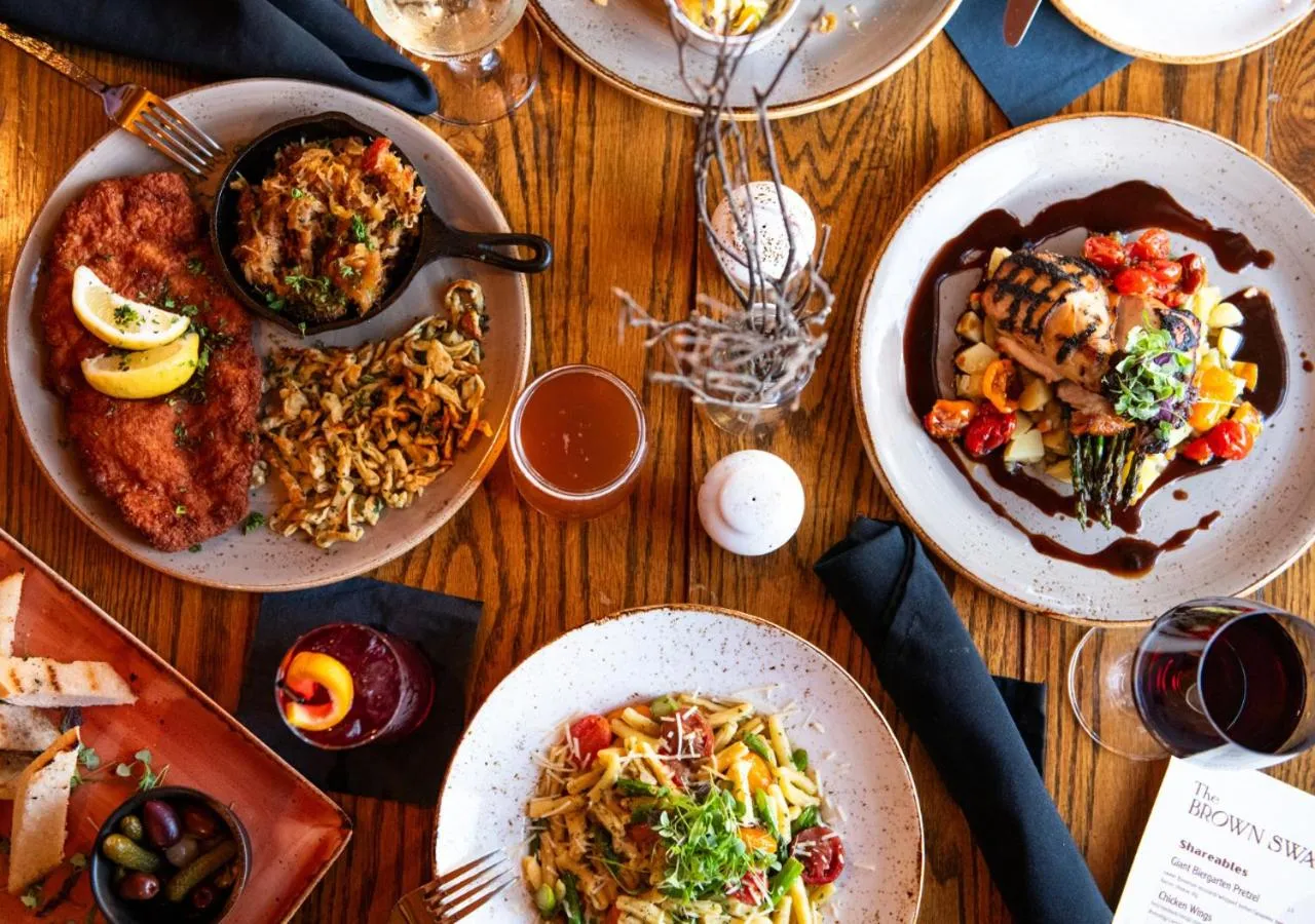 Restaurant/places to eat in Lodge at Schroon Lake