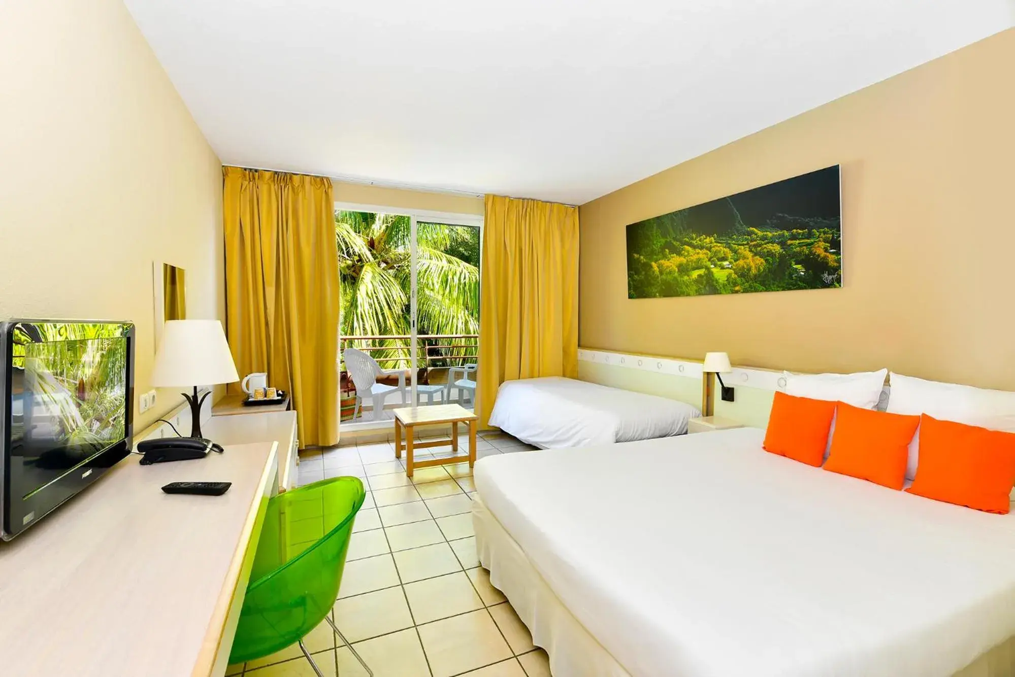 Family Room in Relais de l’Hermitage Saint-Gilles Family Room in Relais de l’Hermitage Saint-Gilles