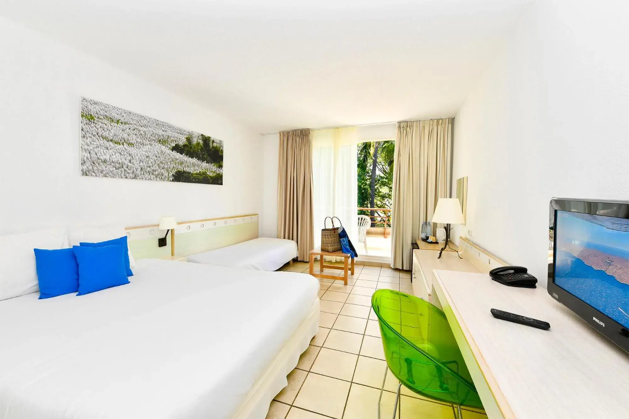 Standard Triple Room in Relais de l’Hermitage Saint-Gilles Standard Triple Room in Relais de l’Hermitage Saint-Gilles