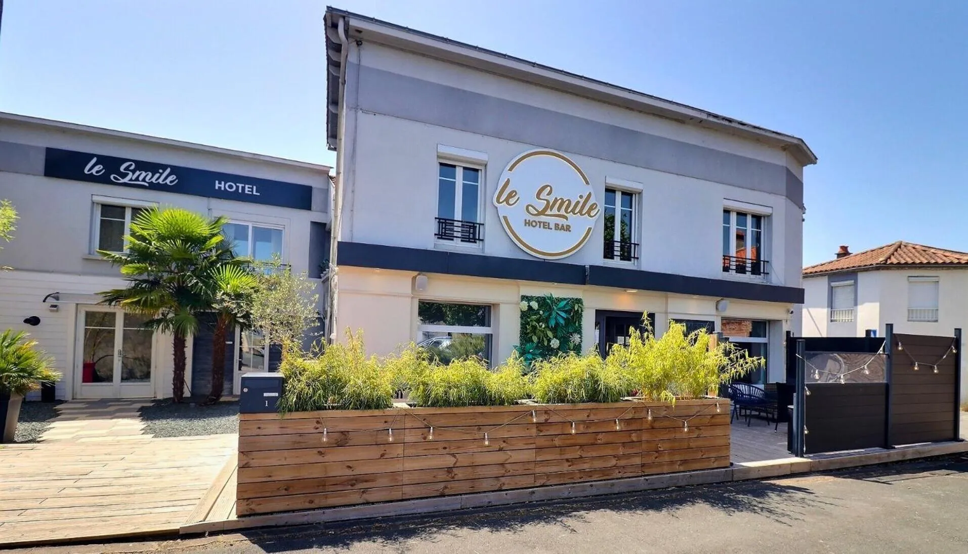 Facade/entrance in Hôtel Le Smile