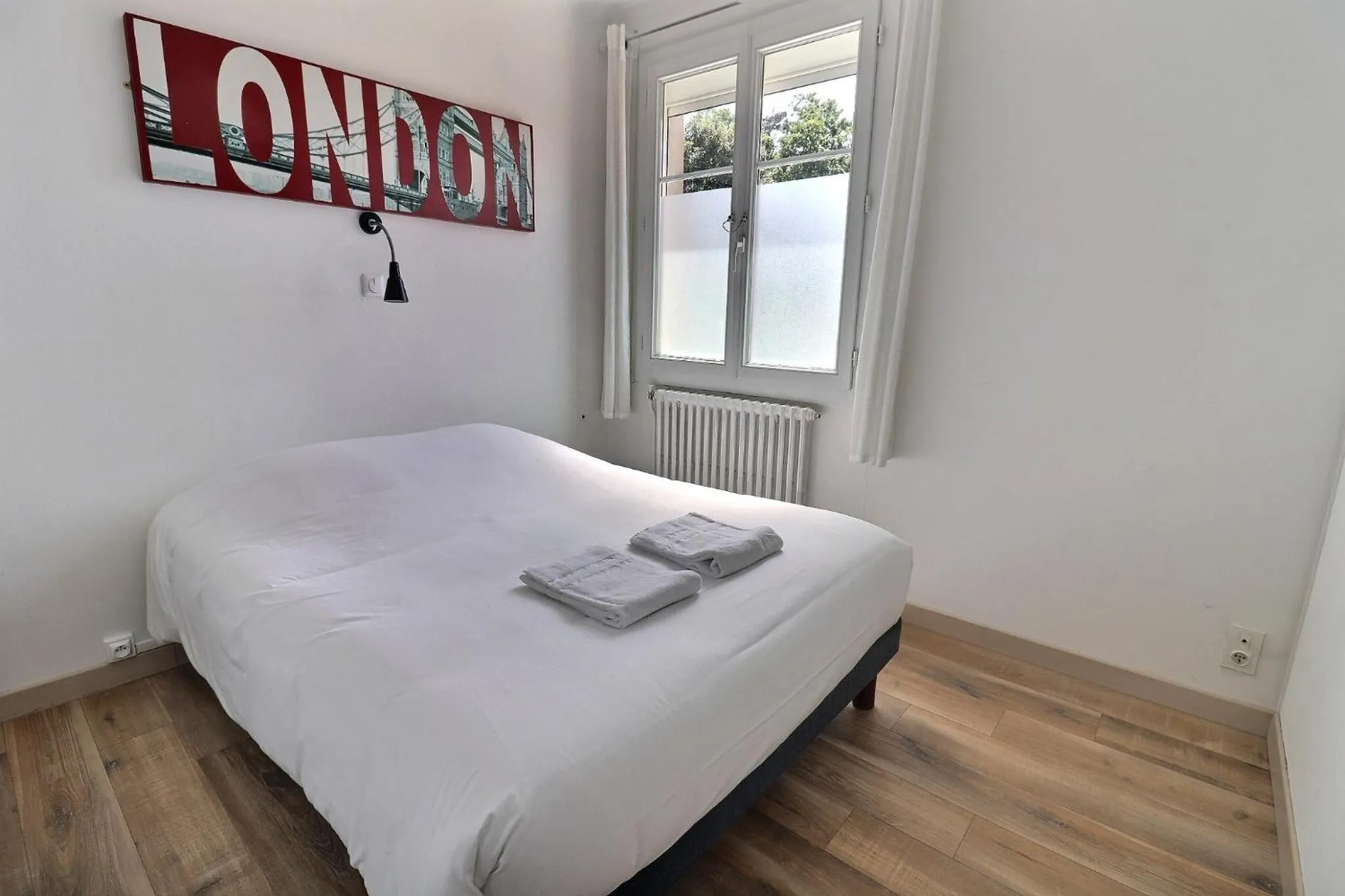 Bedroom, Bed in Hôtel Le Smile