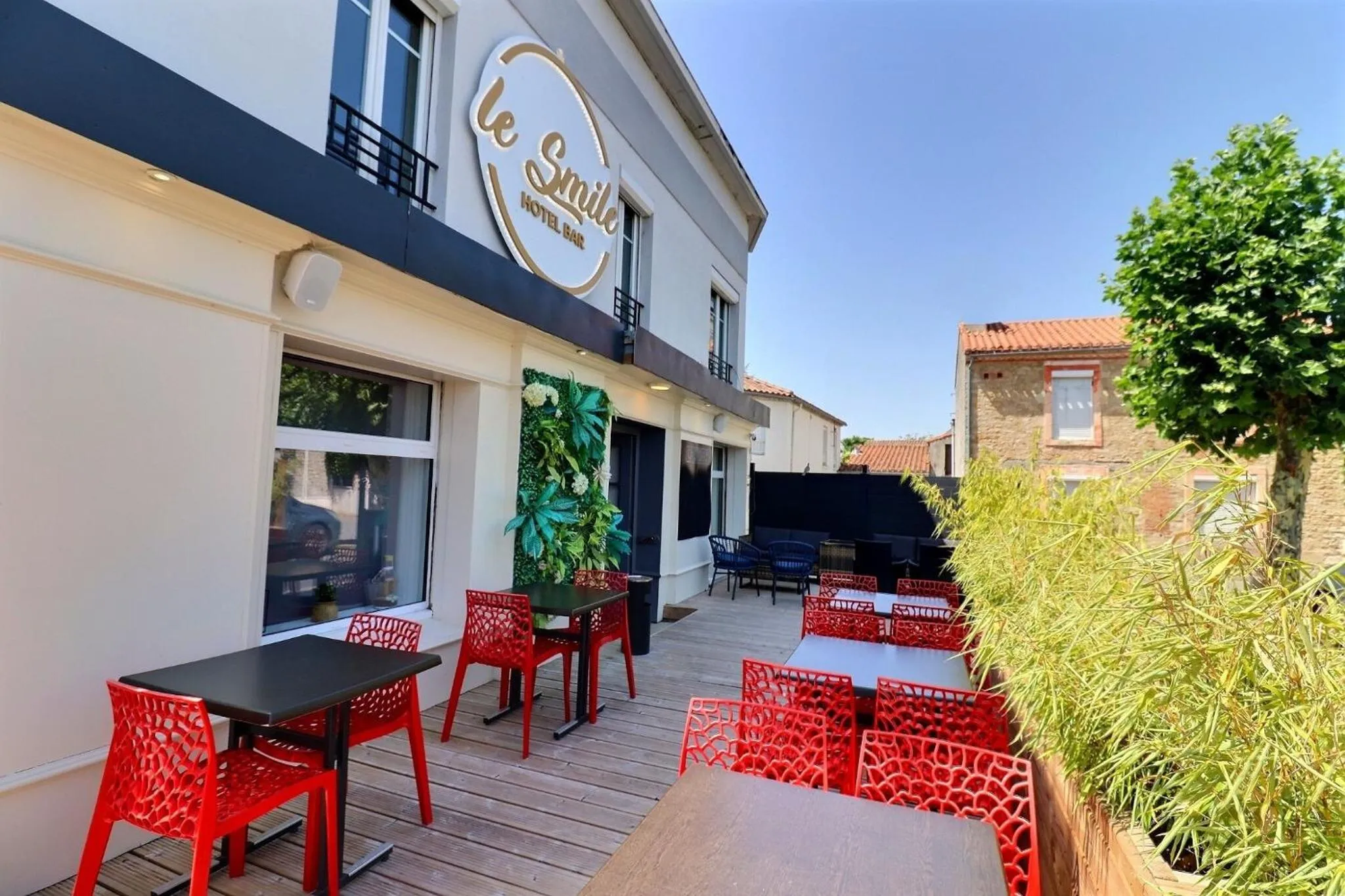Patio in Hôtel Le Smile