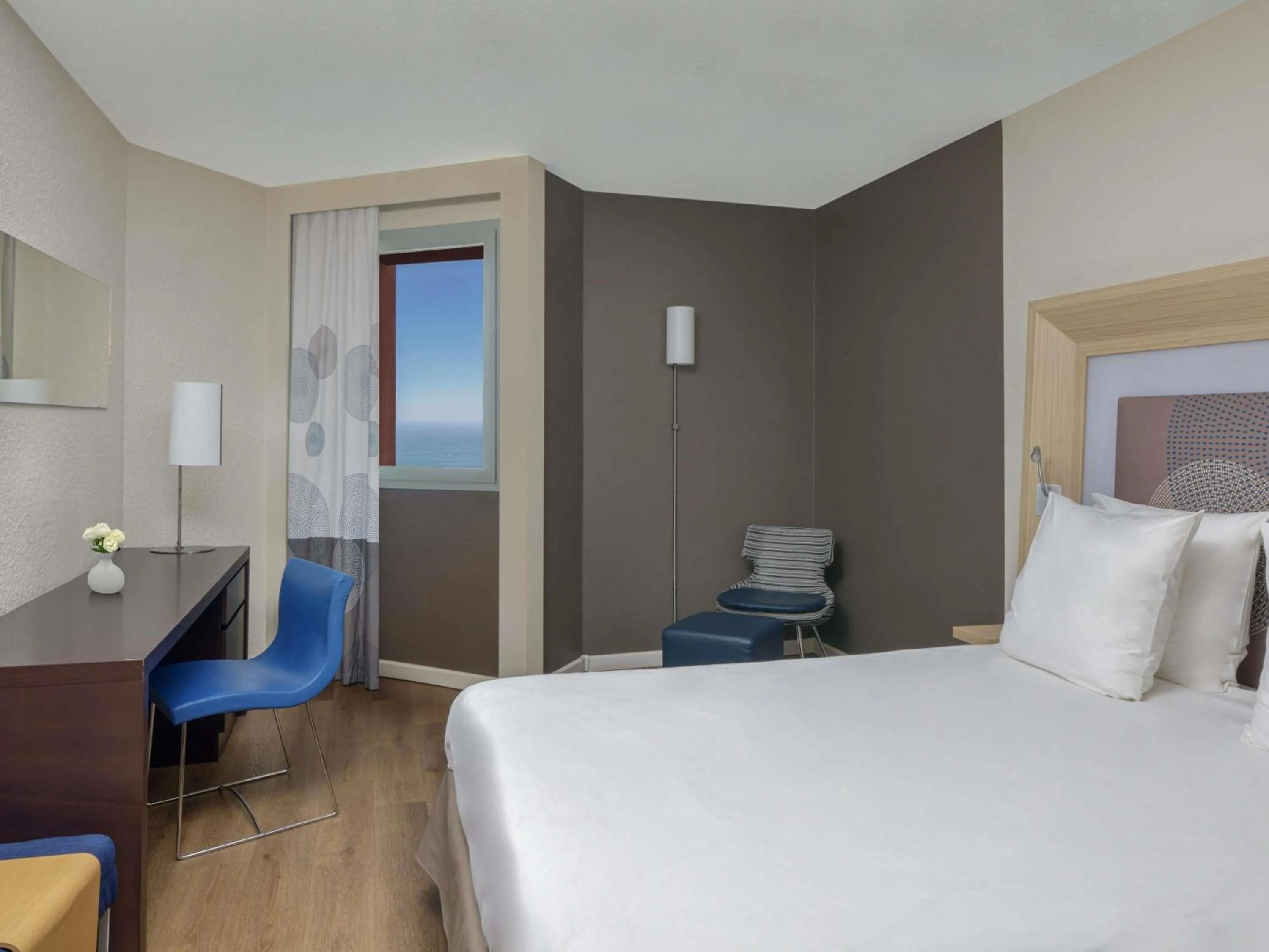 Bedroom, Bed in Novotel Dakar