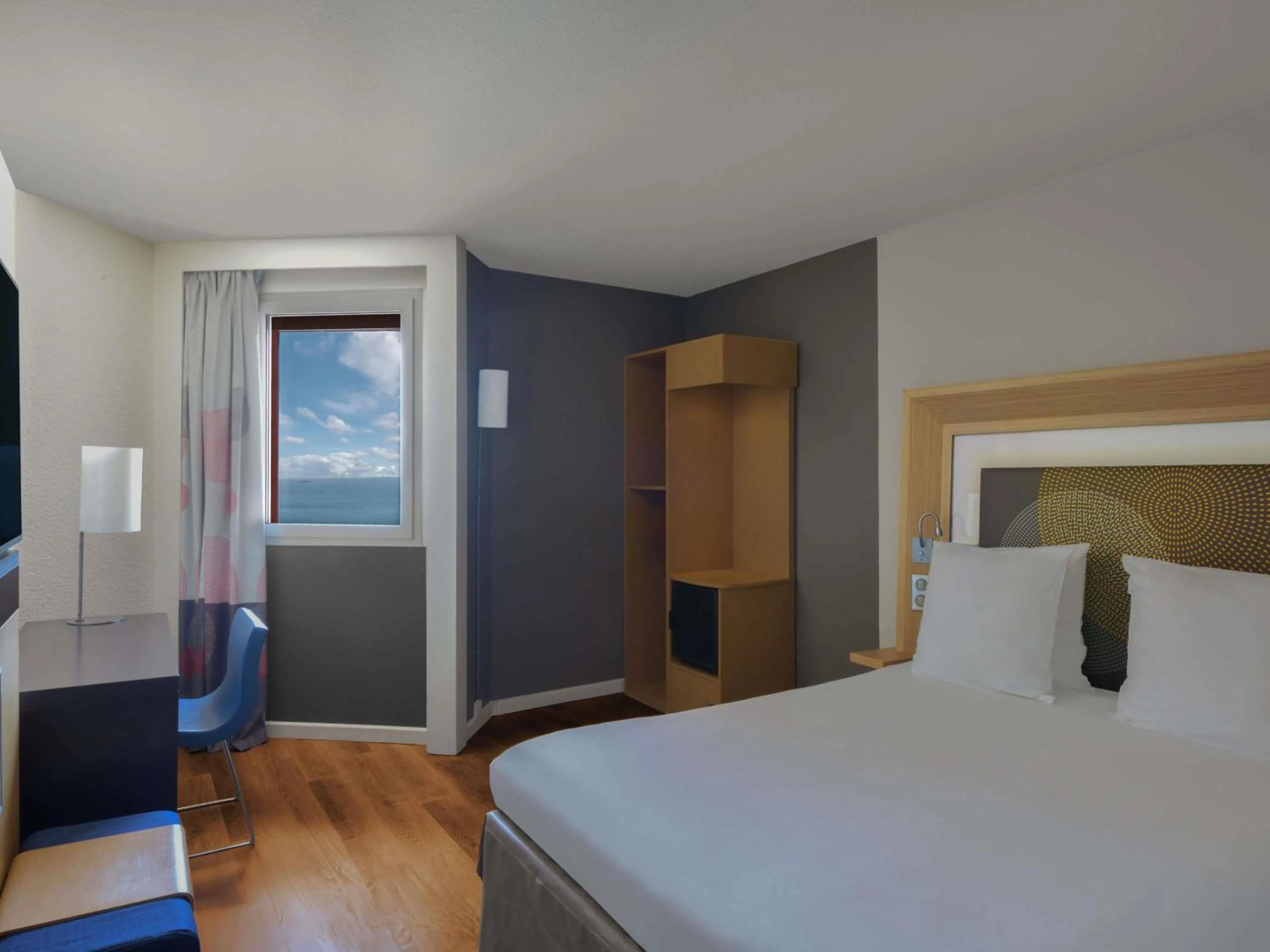 Bedroom, Bed in Novotel Dakar