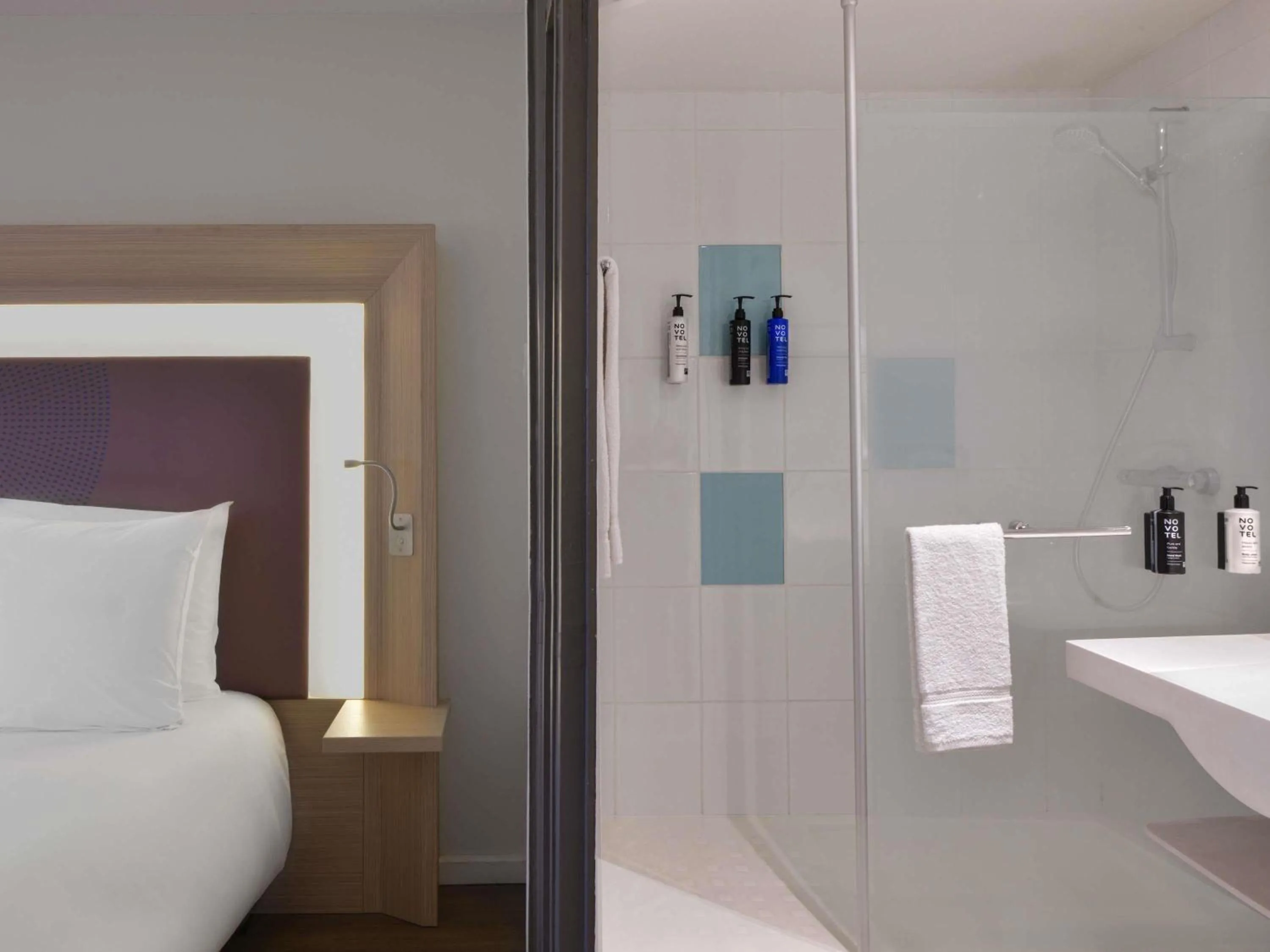 Bedroom, Bed in Novotel Dakar