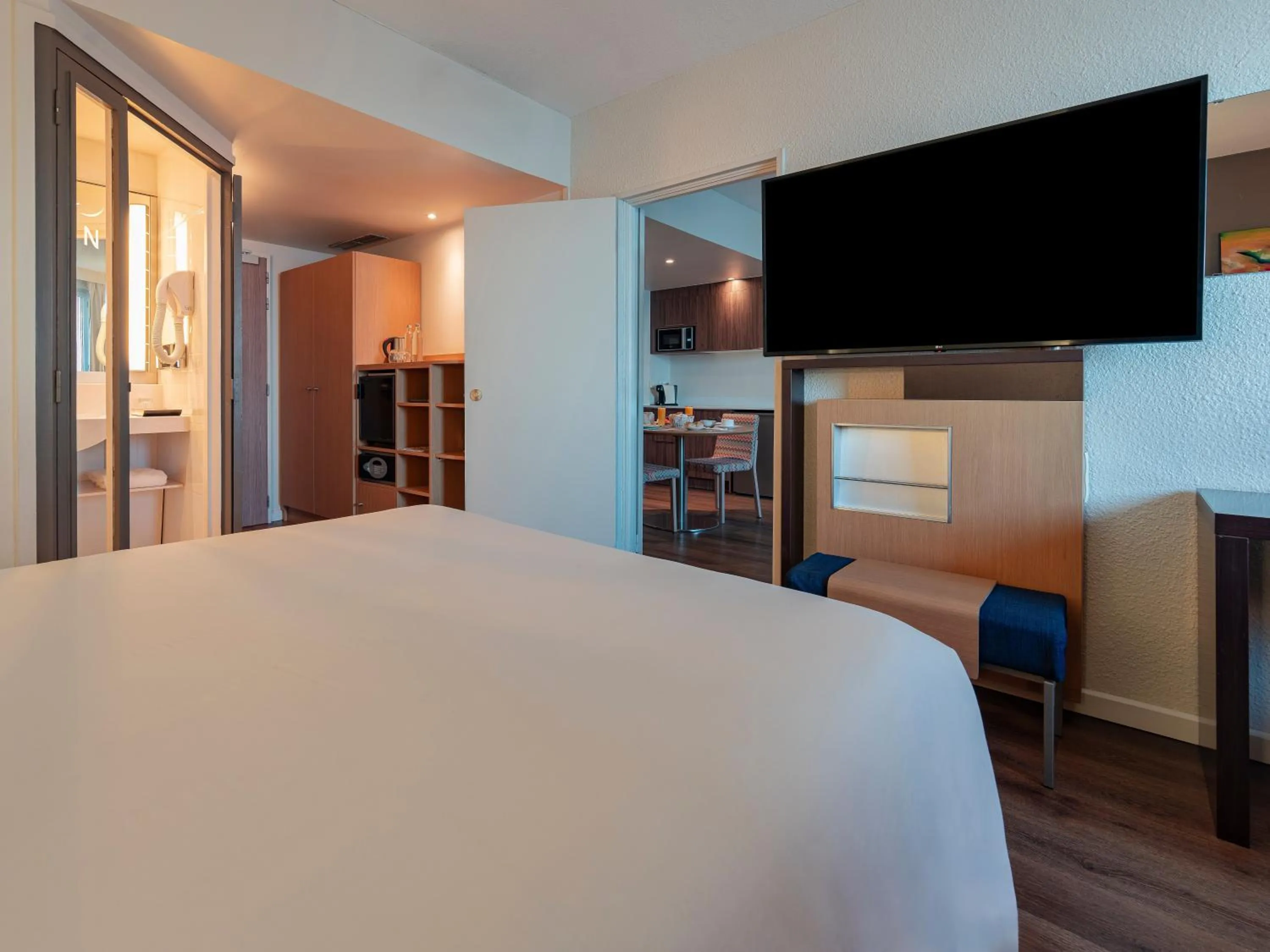 Bedroom, Bed in Novotel Dakar