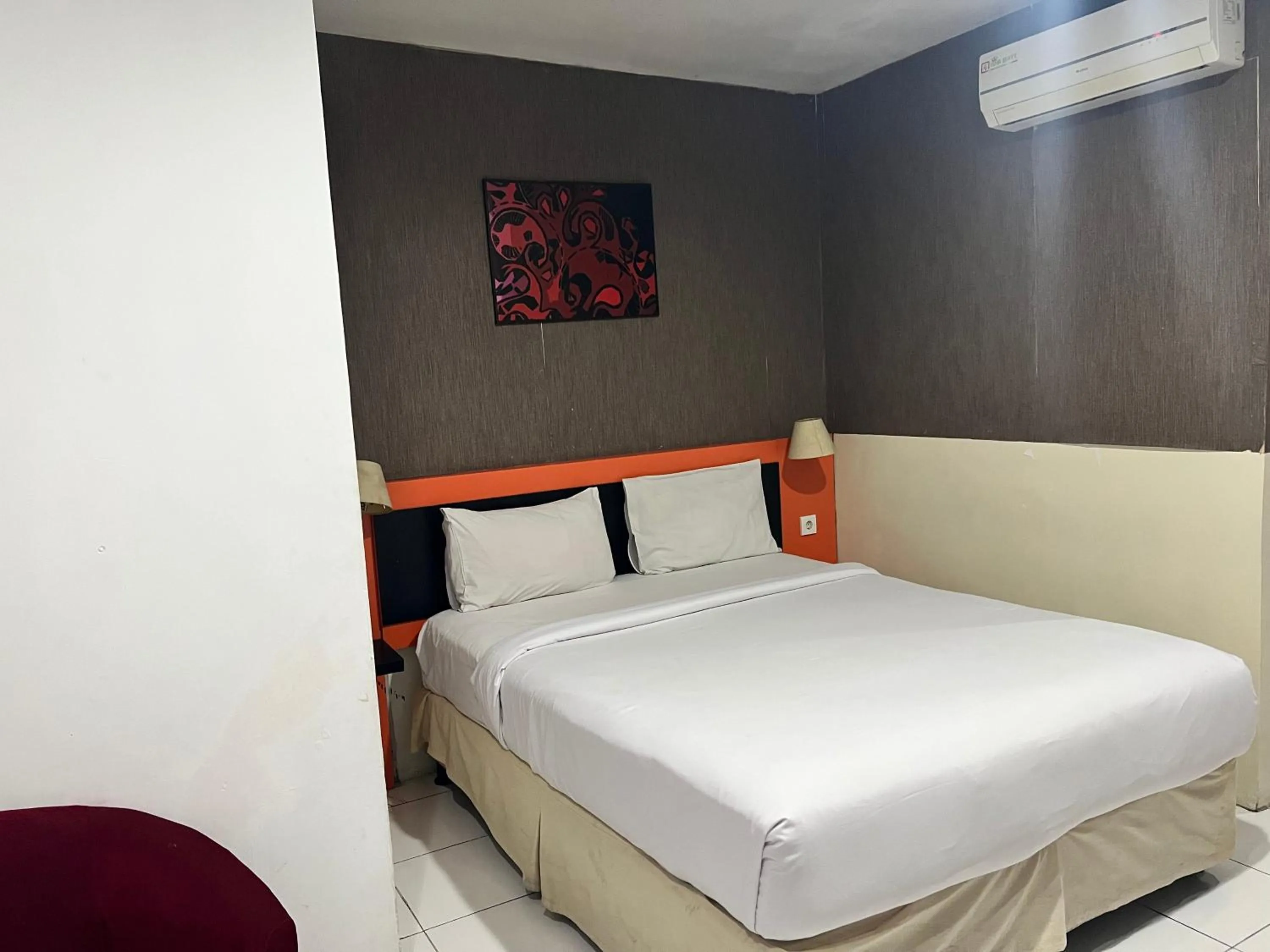 Bedroom, Bed in Hotel O Tri Homestay