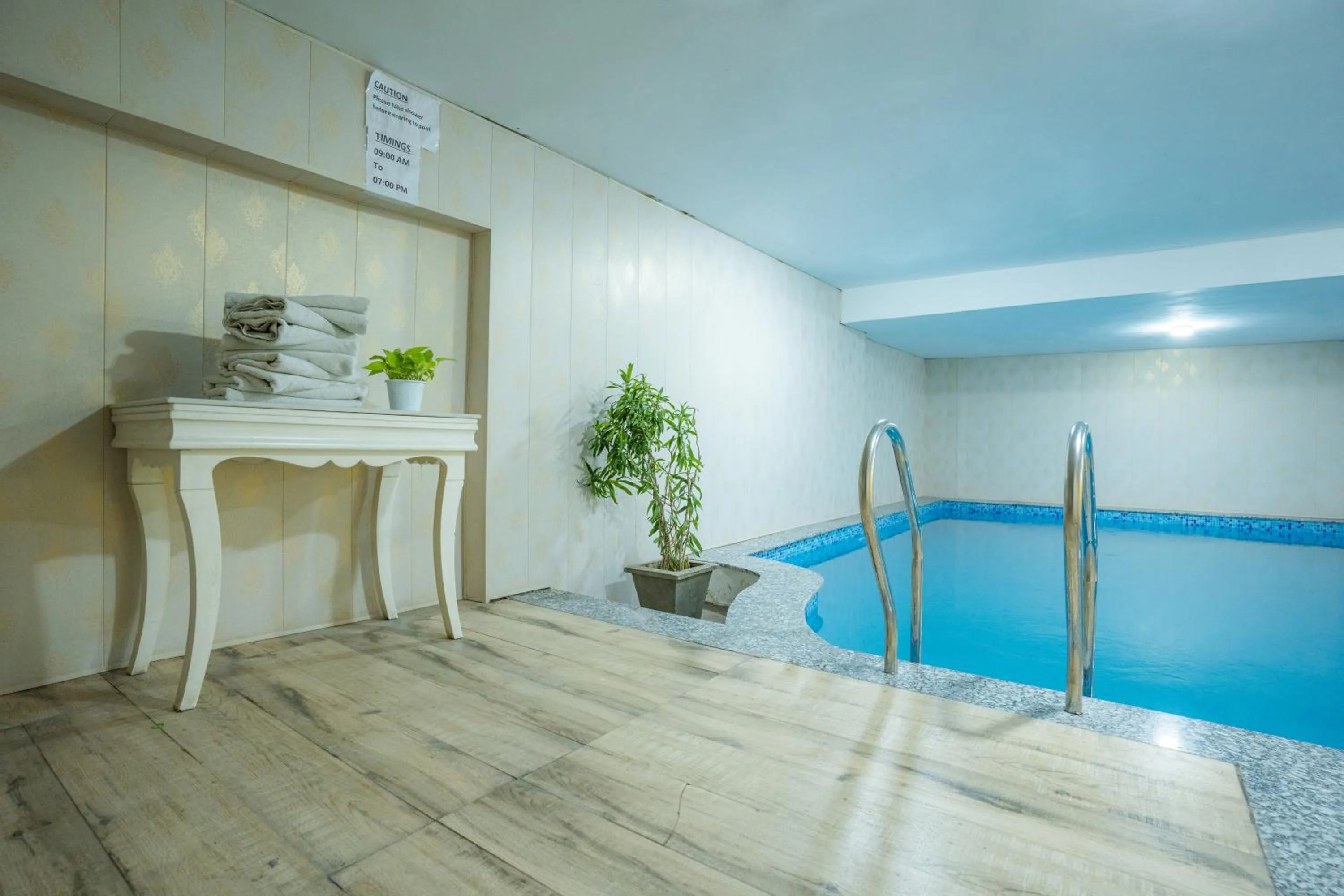 Swimming pool in Tripli Hotels White Manor