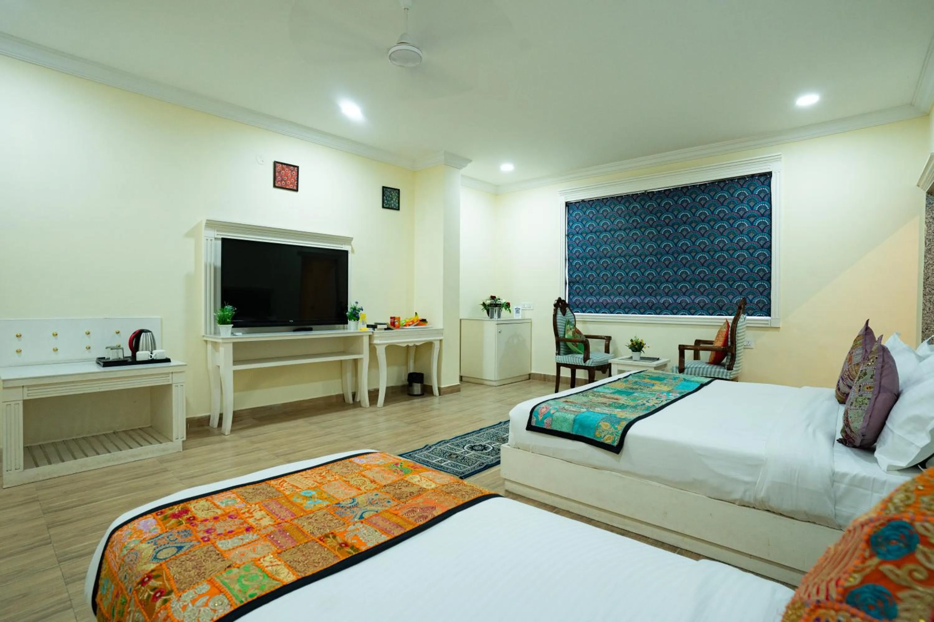 TV and multimedia, Bed in Tripli Hotels White Manor