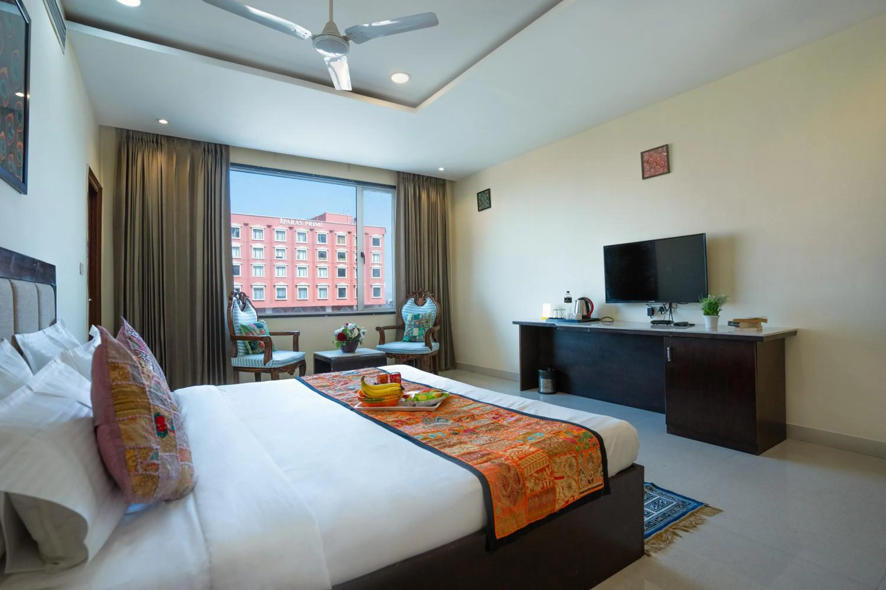 TV and multimedia, Bed in Tripli Hotels White Manor