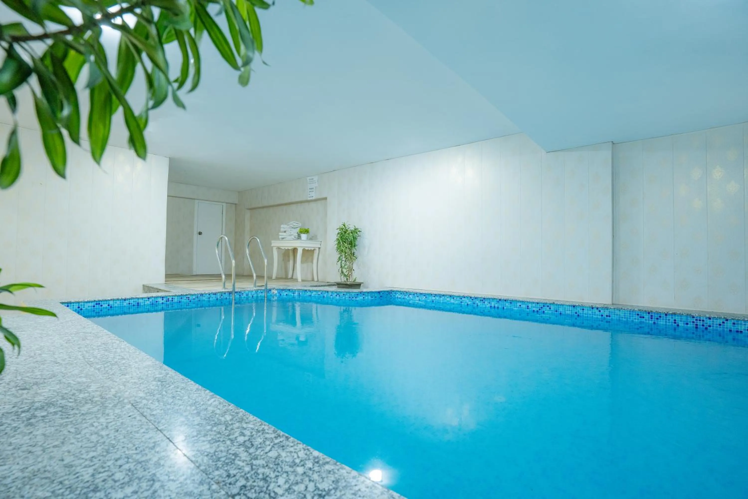 Swimming pool in Tripli Hotels White Manor