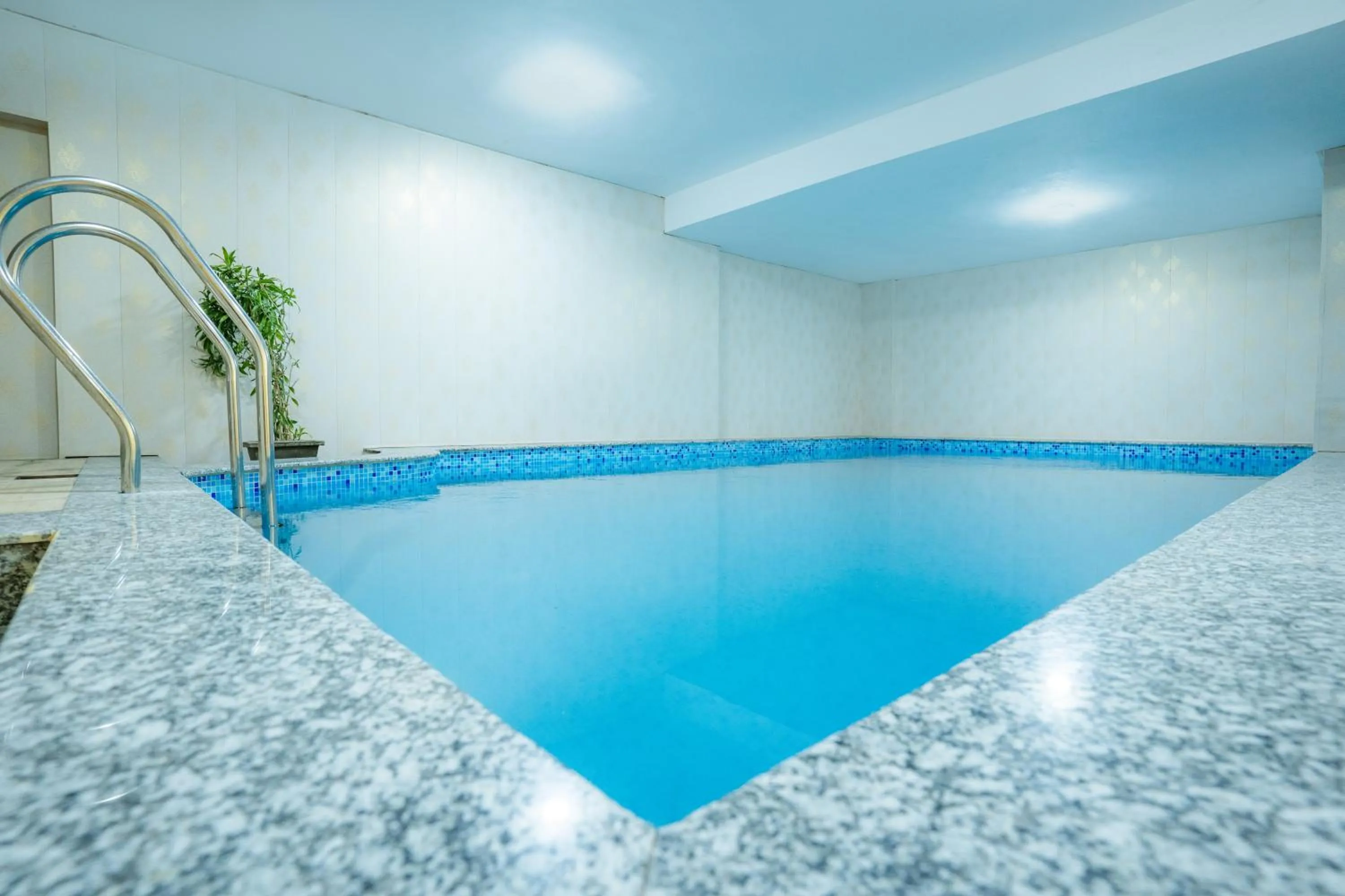 Swimming pool in Tripli Hotels White Manor