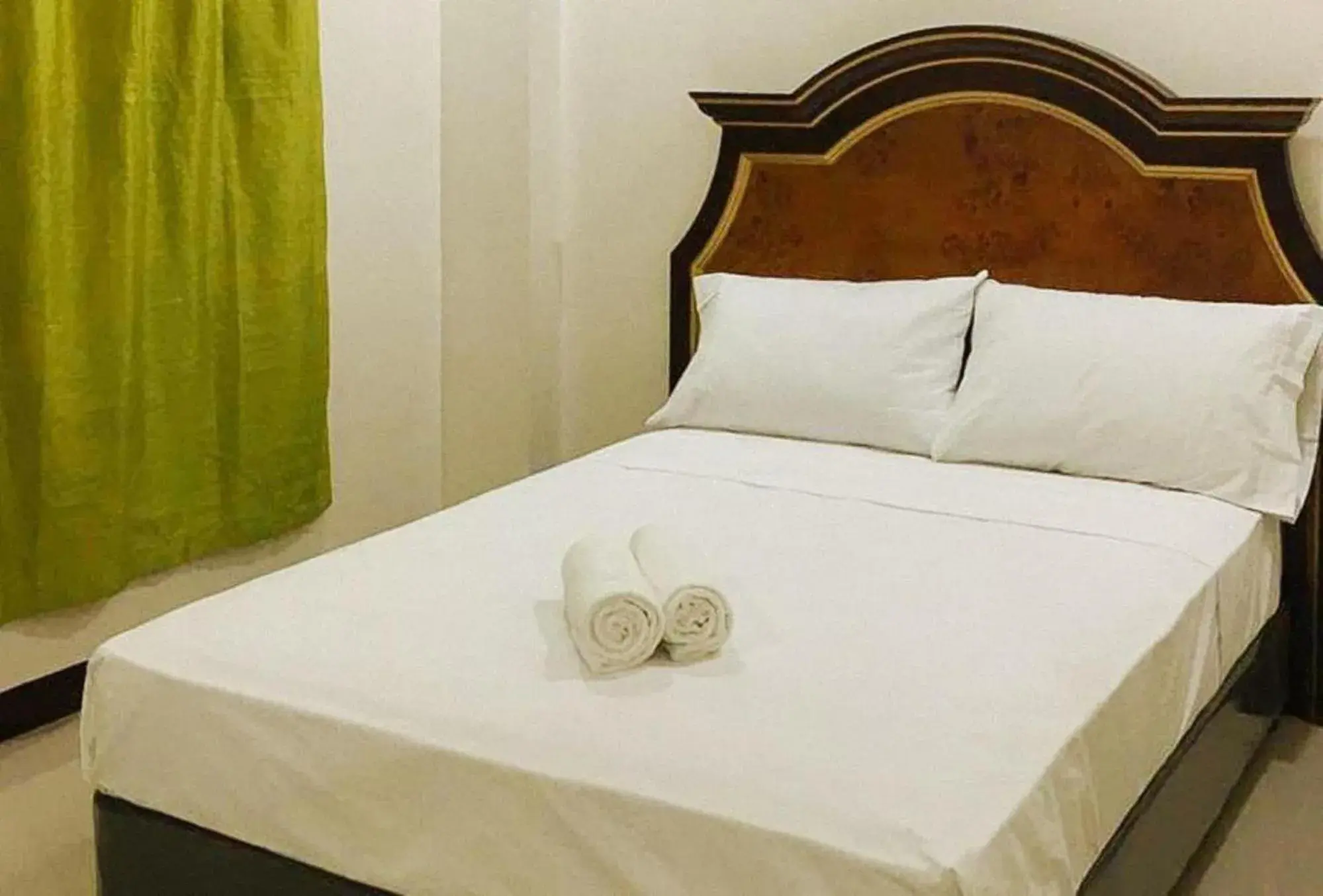 Standard Double Room in RedDoorz at Caree Boutique Hotel Bulan Sorsogon Standard Double Room in RedDoorz at Caree Boutique Hotel Bulan Sorsogon