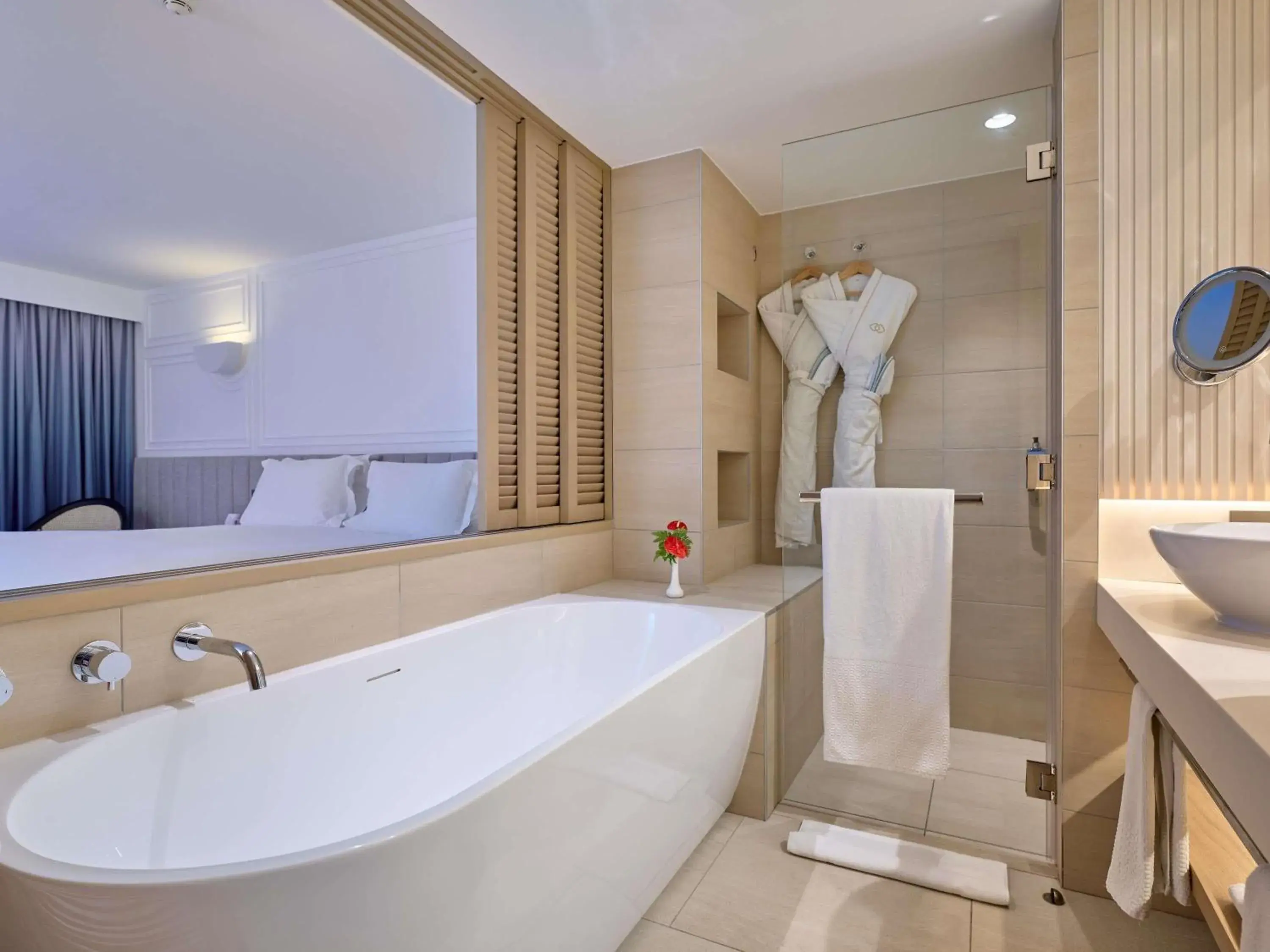 LUXURY ROOM, King Bed, sea facing, balcony or terrace - single occupancy in Sofitel Mauritius L'Imperial Resort & Spa LUXURY ROOM, King Bed, sea facing, balcony or terrace - single occupancy in Sofitel Mauritius L'Imperial Resort & Spa