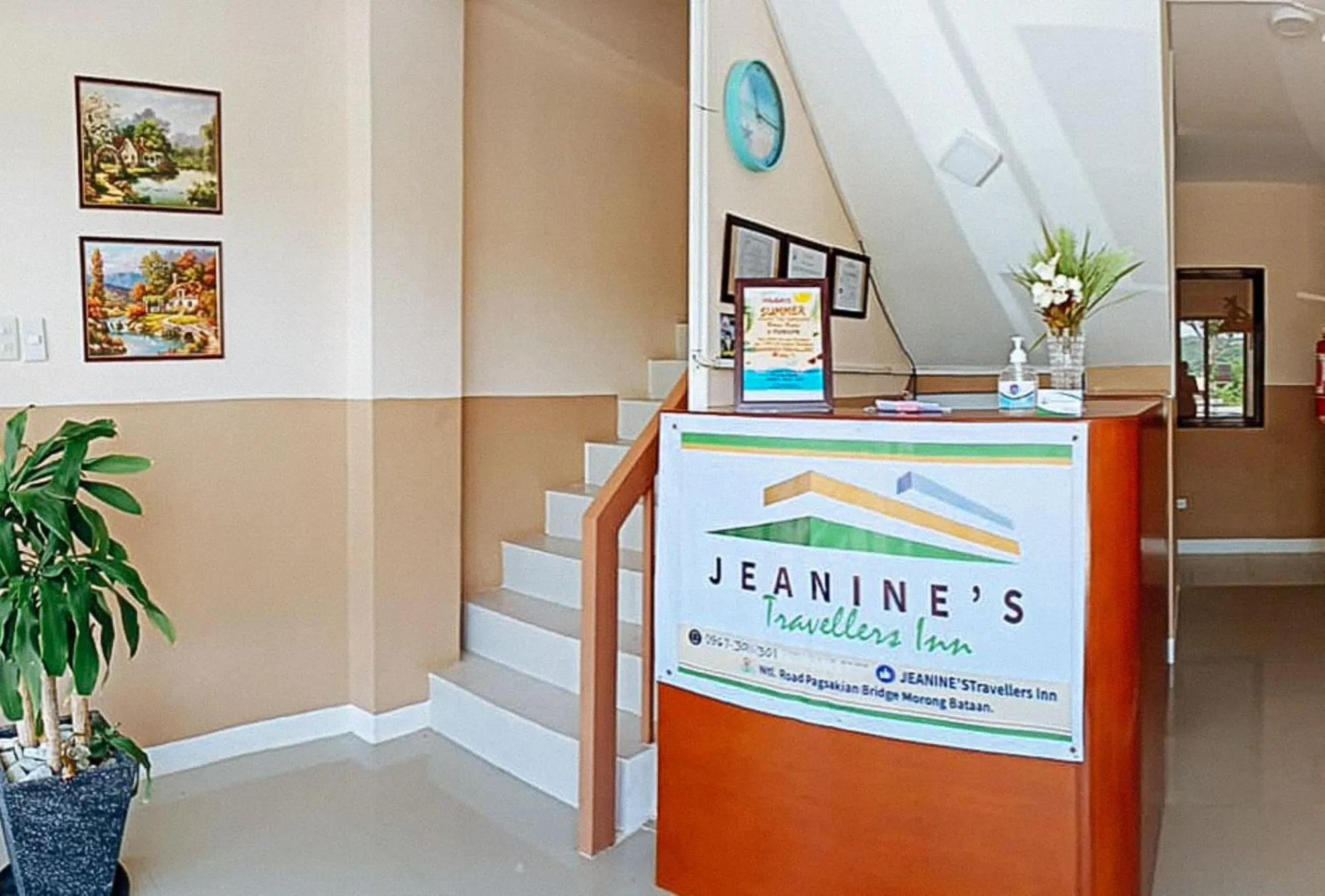 Lobby or reception in Jeanine's Travellers Inn by RedDoorz