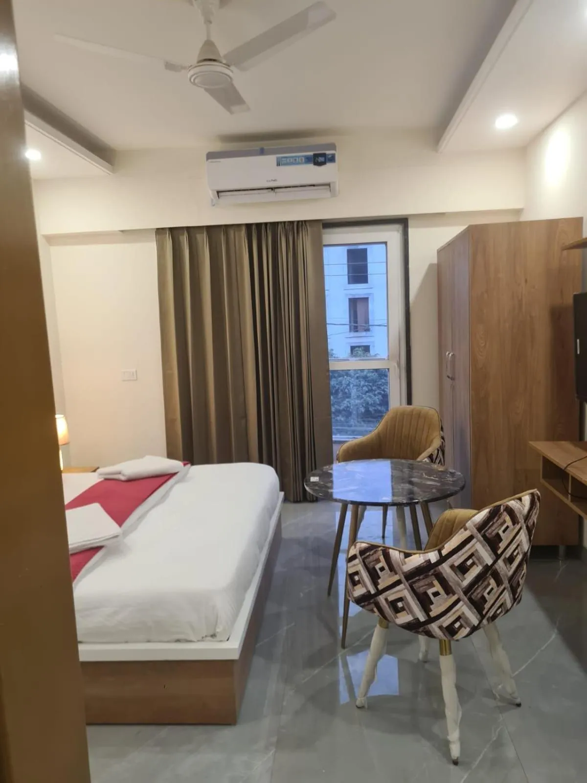 Bedroom, Bed in Amahi Inn - Sector 48