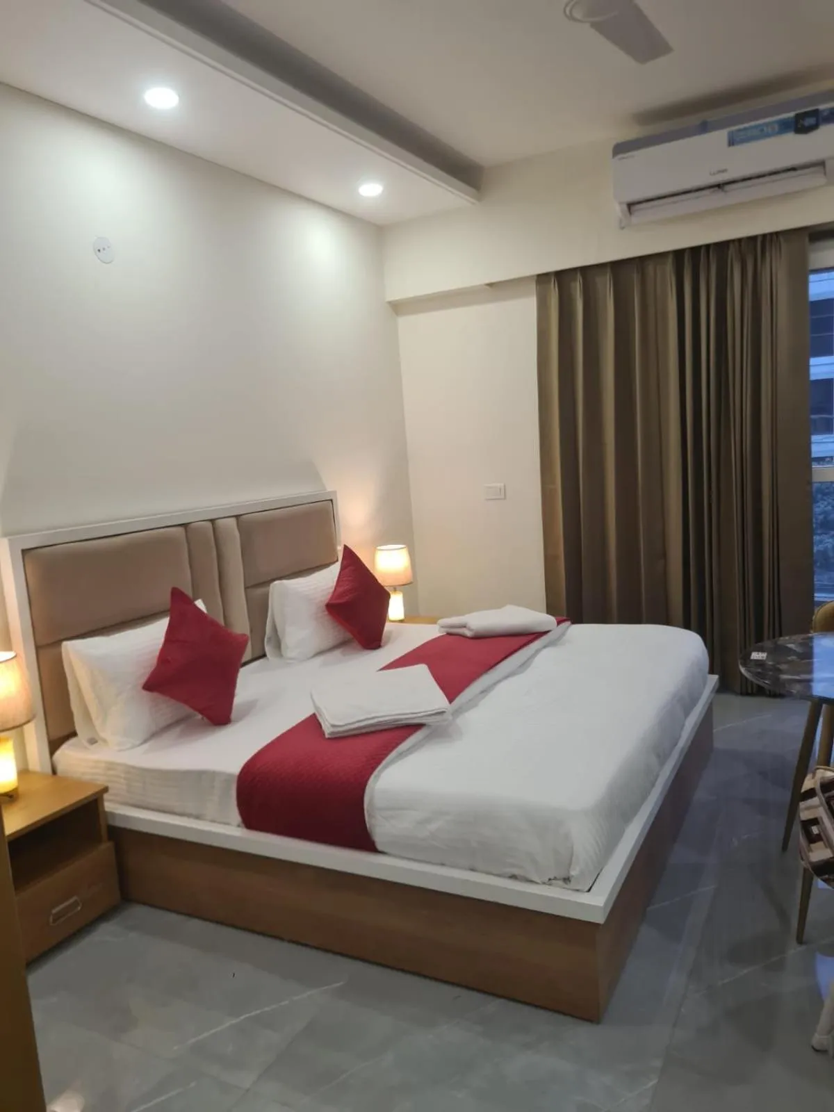 Bedroom, Bed in Amahi Inn - Sector 48