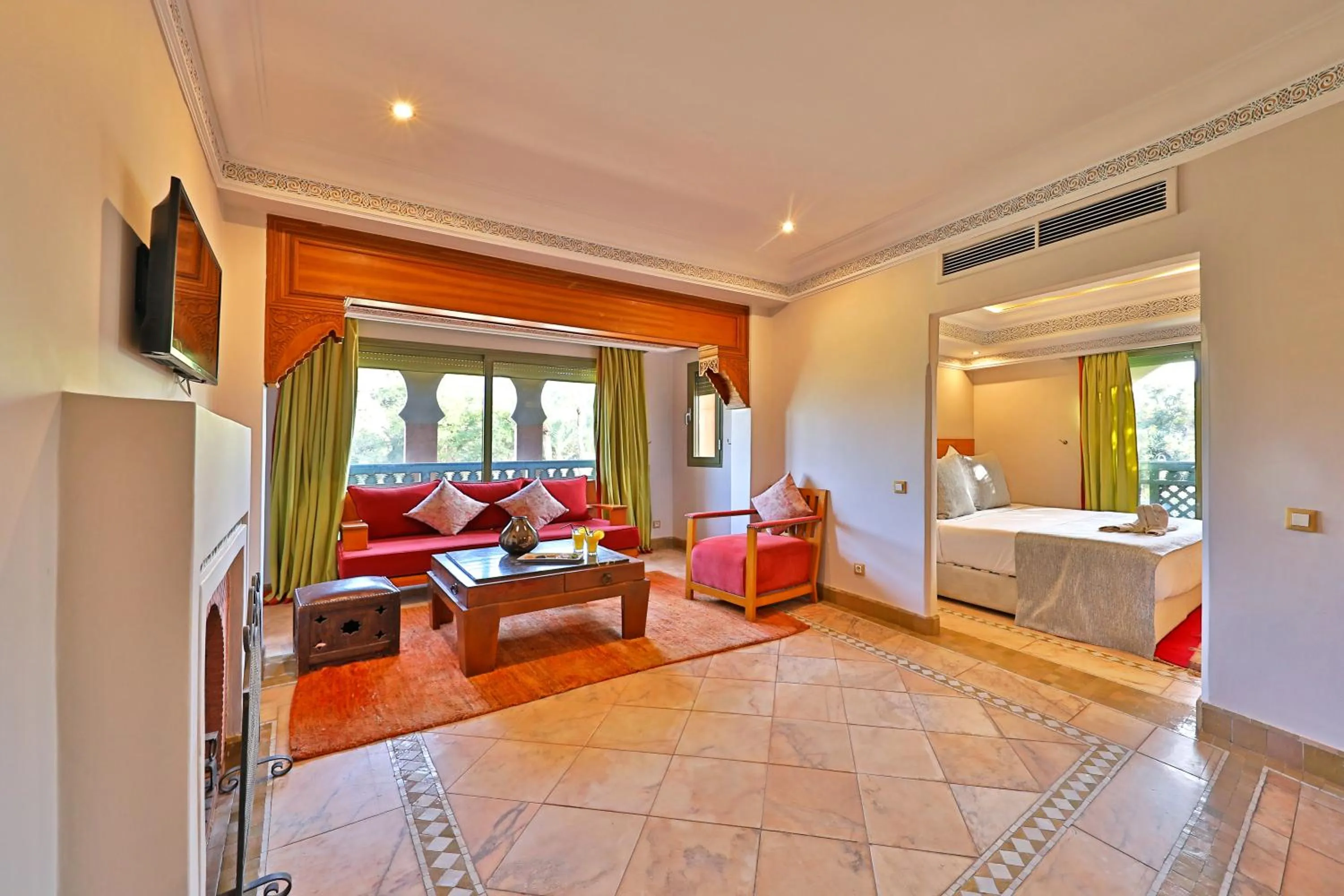 Communal lounge/ TV room, Bed in Pavillon du Golf - Palmeraie suites
